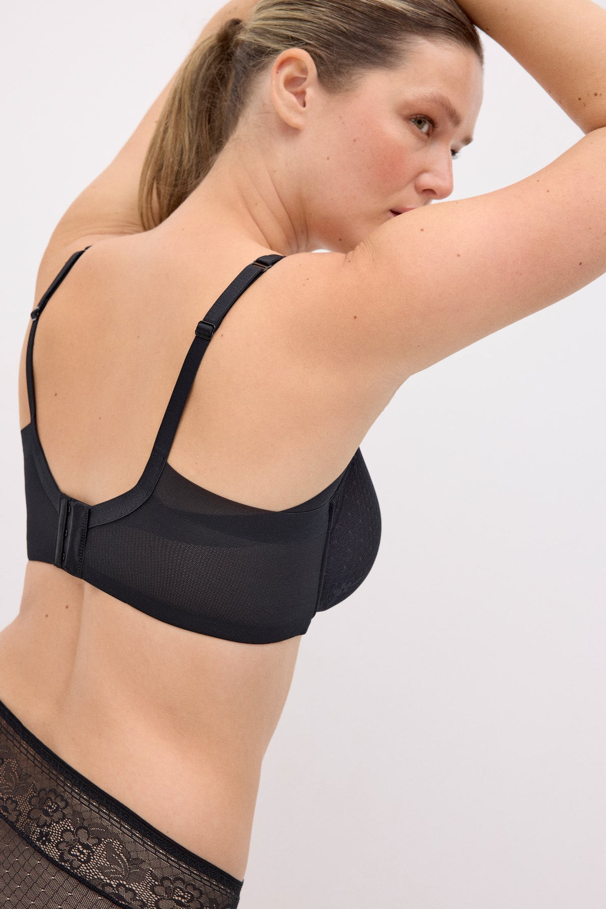10156-4-sujetador-capacidad-con-aro-con-relleno-mary-negro-special-you-paula-echevarria