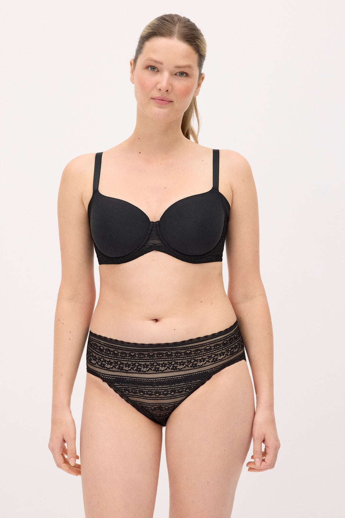 10173-1-conjunto-interior-lencero-sujetador-capacidad-con-aro-con-relleno-braga-midi-negro-love-sets-paula-echevarria