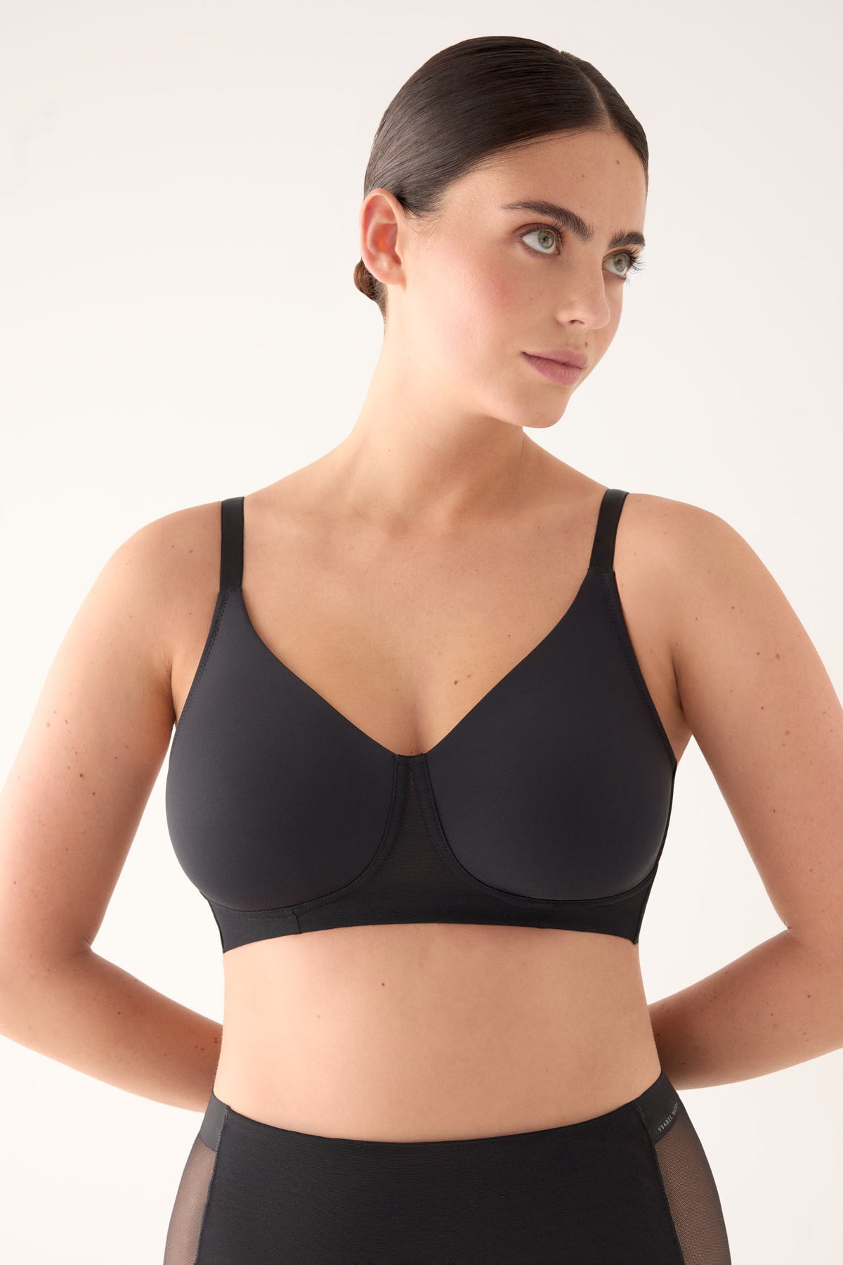 10184-01-nomarks-sujetador-reductor-sin-aro-sin-relleno-aura-negro-ysabel-mora
