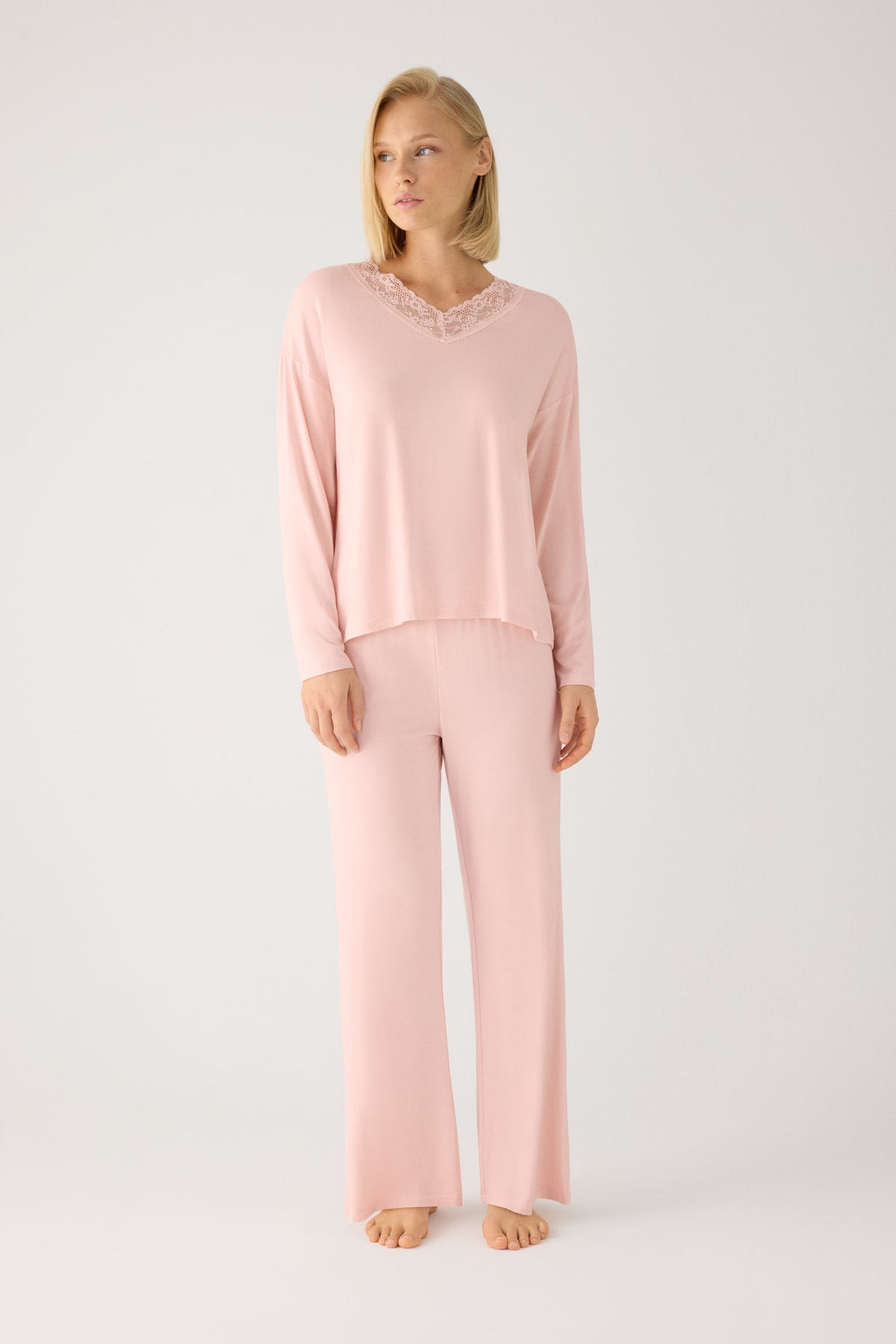 Pyjama long femme léger et doux avec pantalon large nude