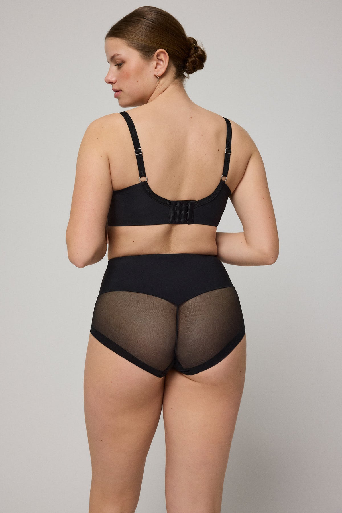 10952-NEGRO-014-braguita-alta-reductora-tejido-de-tul-compresion-media-negro