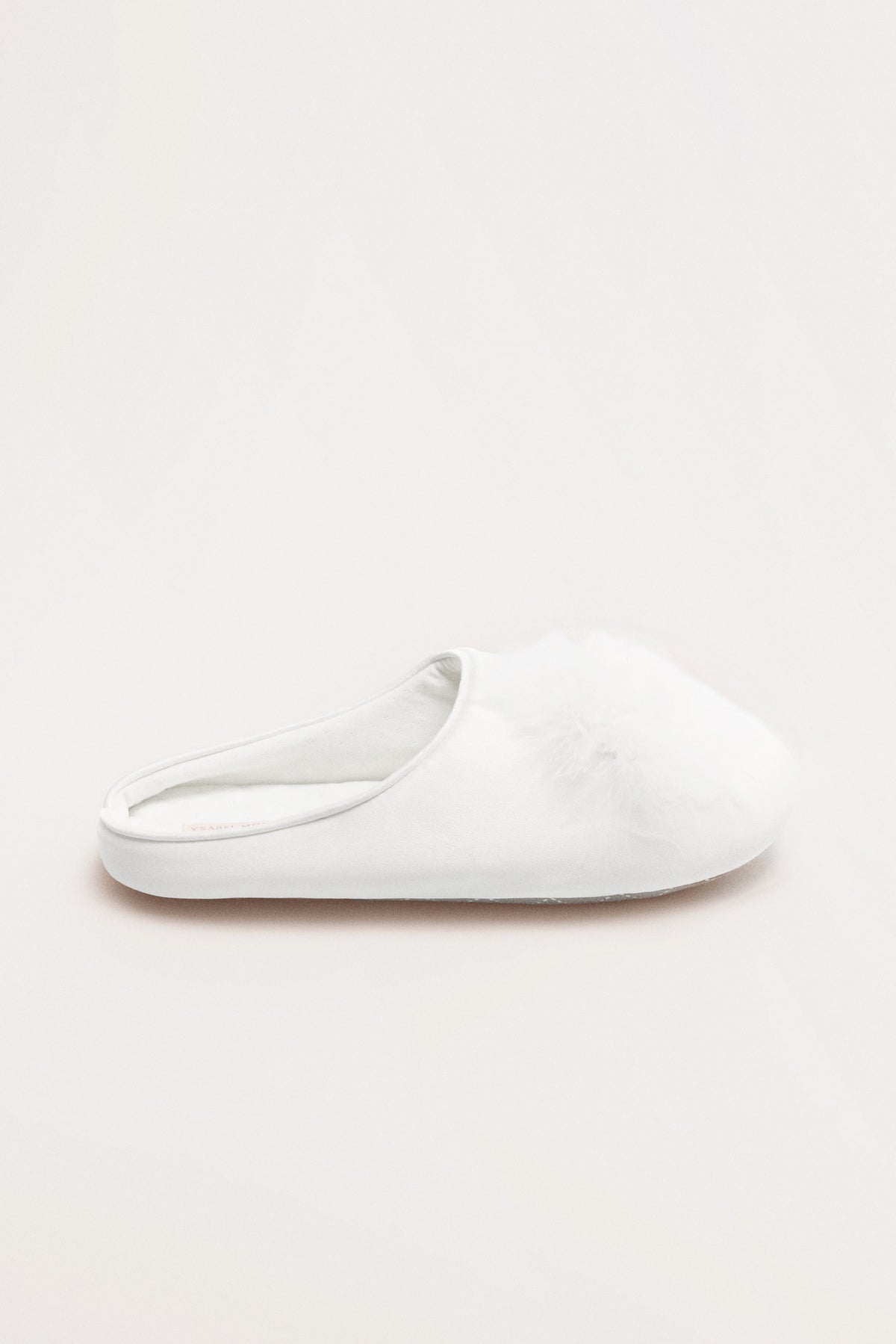14176-2-zapatillas-de-casa-plumas-marabu-novia-blanco-paula-echevarria