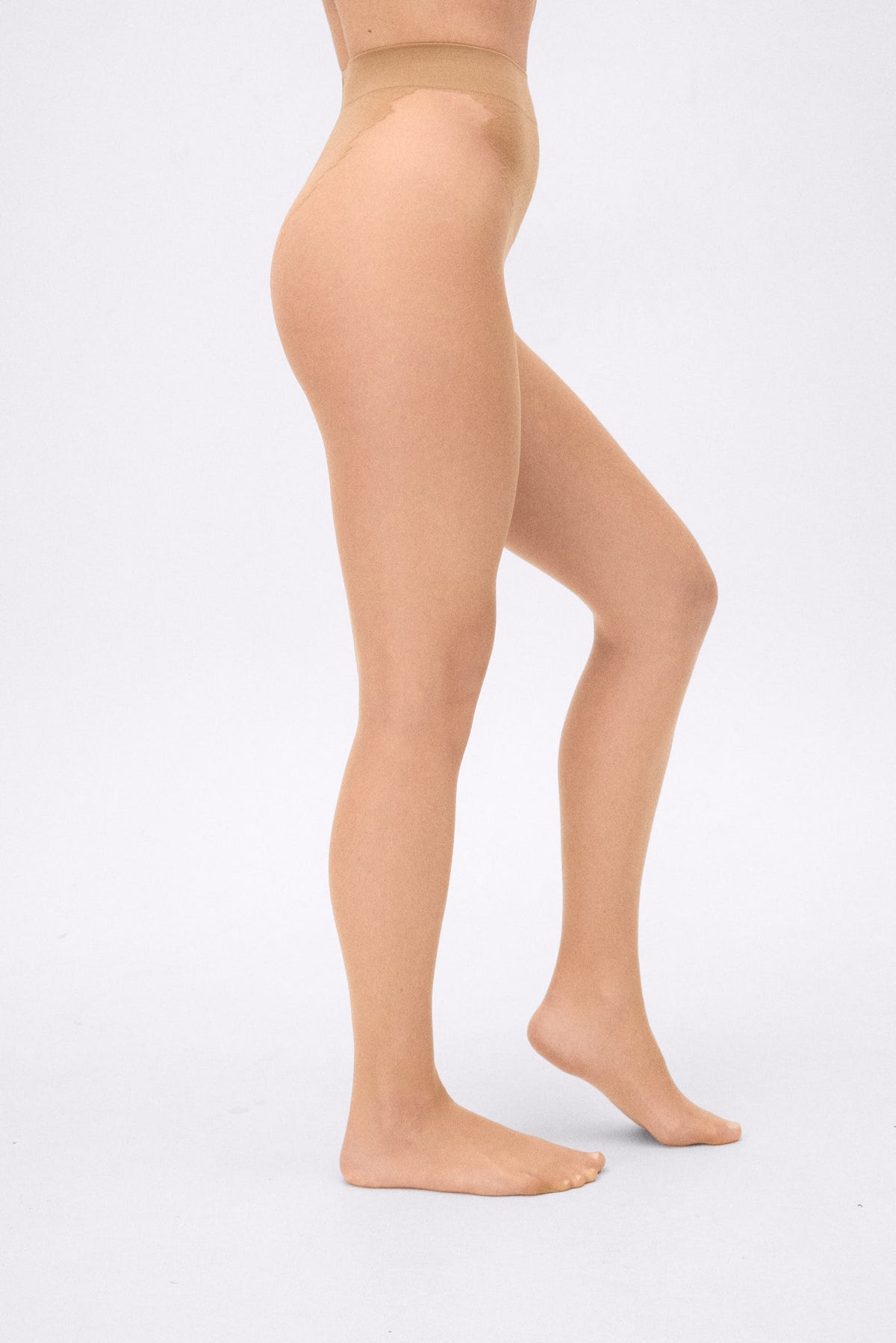 Panty irrompible 10 denier natural - Ysabel Mora