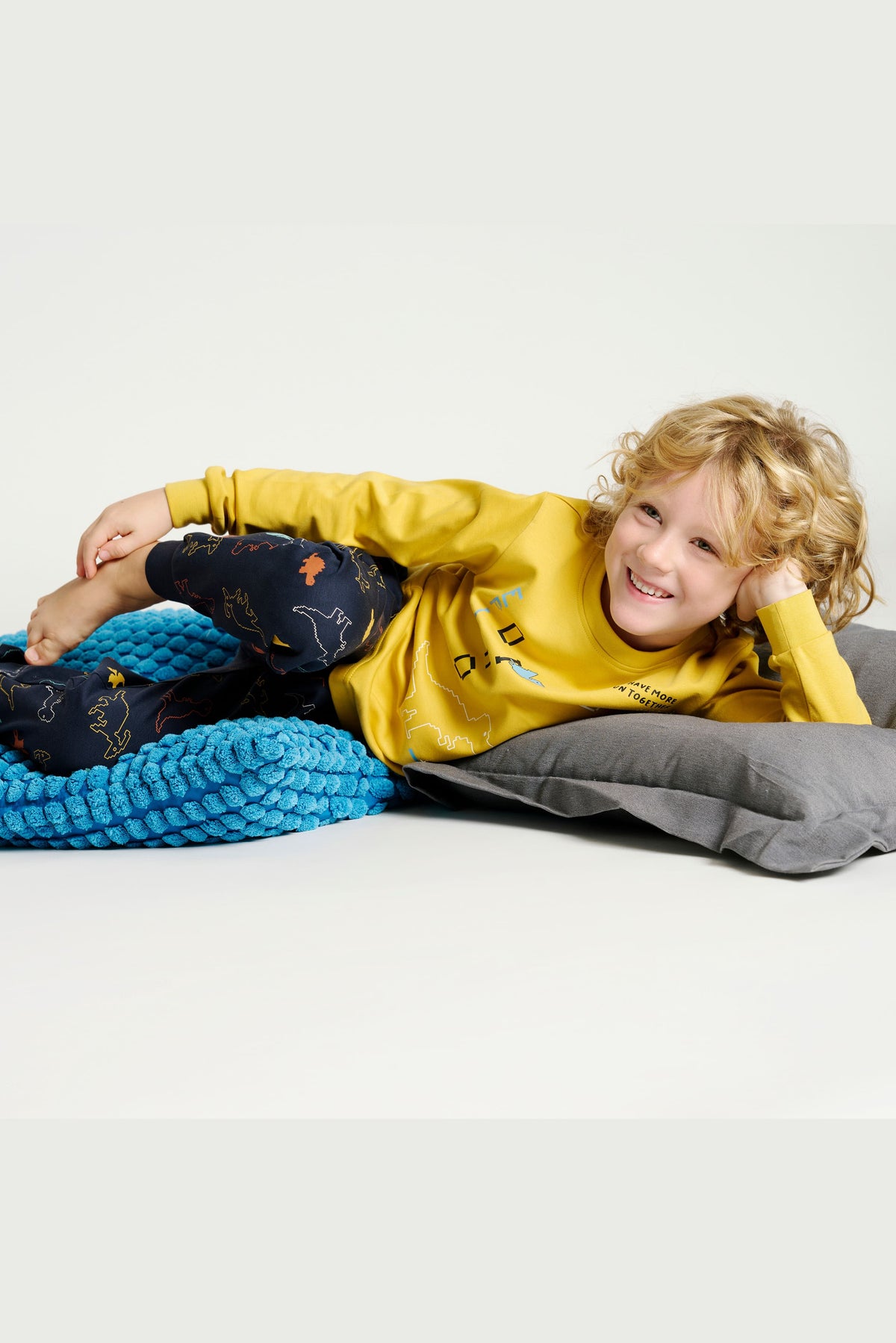 17011008-2-pijama-infantil-estampado-dinosaurios-verde