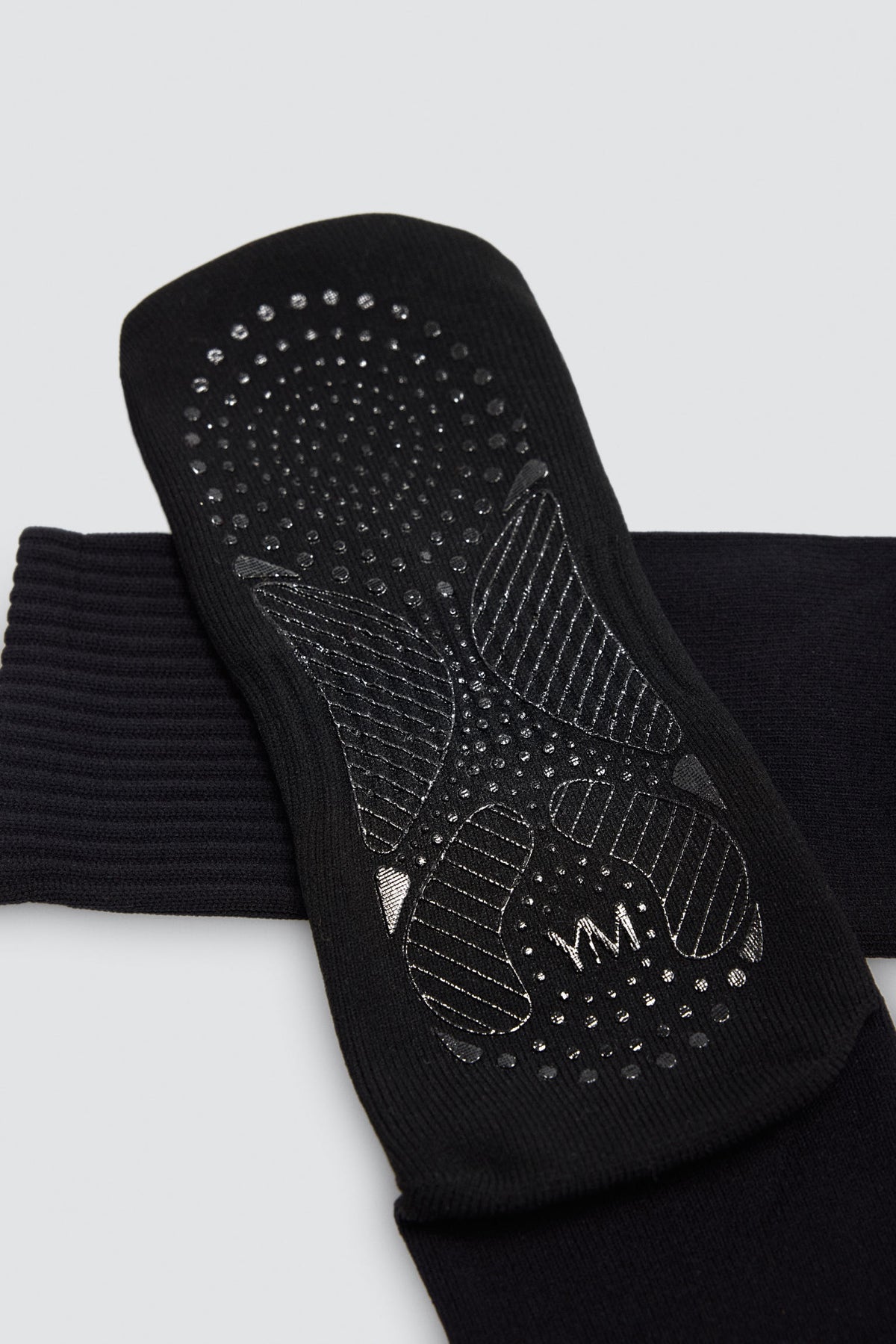 17399-calcetines-mujer-largos-antideslizantes-para-yoga-y-pilates-gris