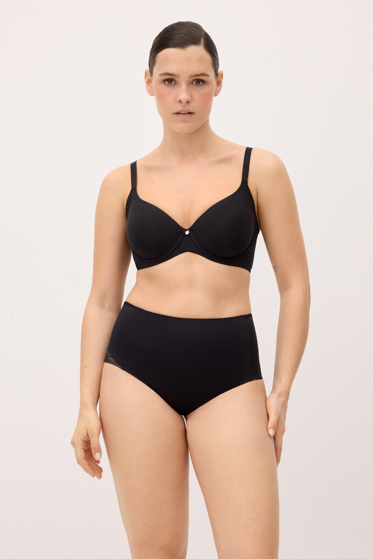 shapewear-fantasia-tanga-reductor-compresion-media-encaje-negro-ysabel-mora