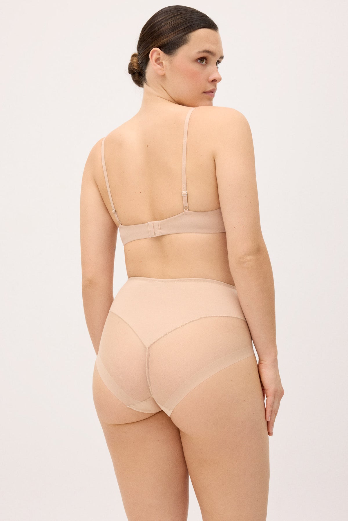 braga-alta-de-control-abdomen-compresion-ligera-nude-ysabel-mora