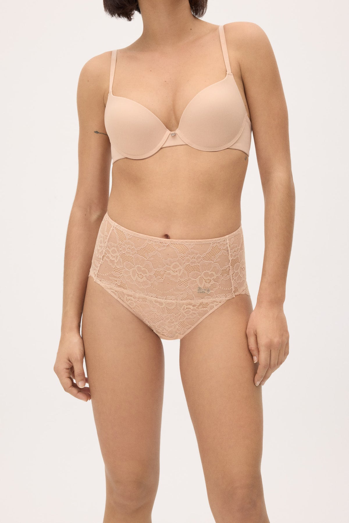 braga-alta-encaje-nude-ysabel-mora
