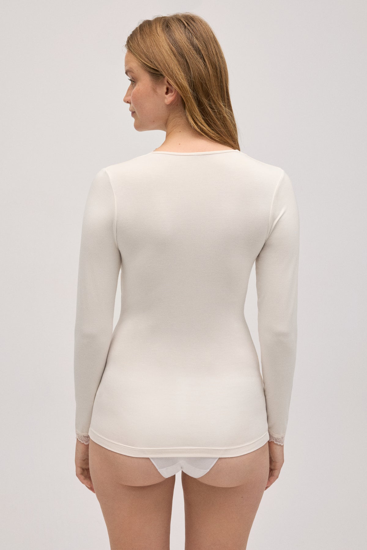 19458-2-camiseta-interior-mujer-manga-larga-bambu-transpirable-ysabel-mora-marfil