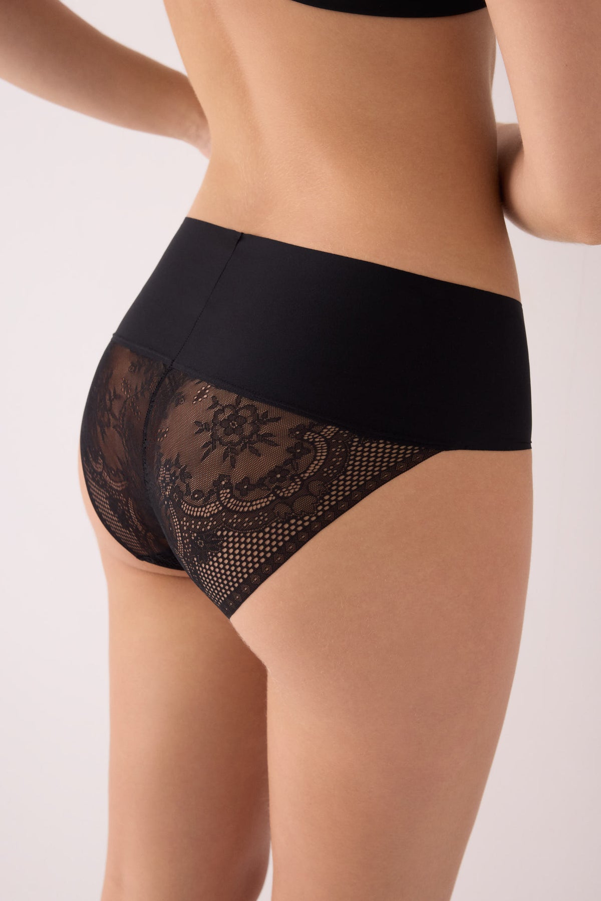 Culotte midi découpe laser noir