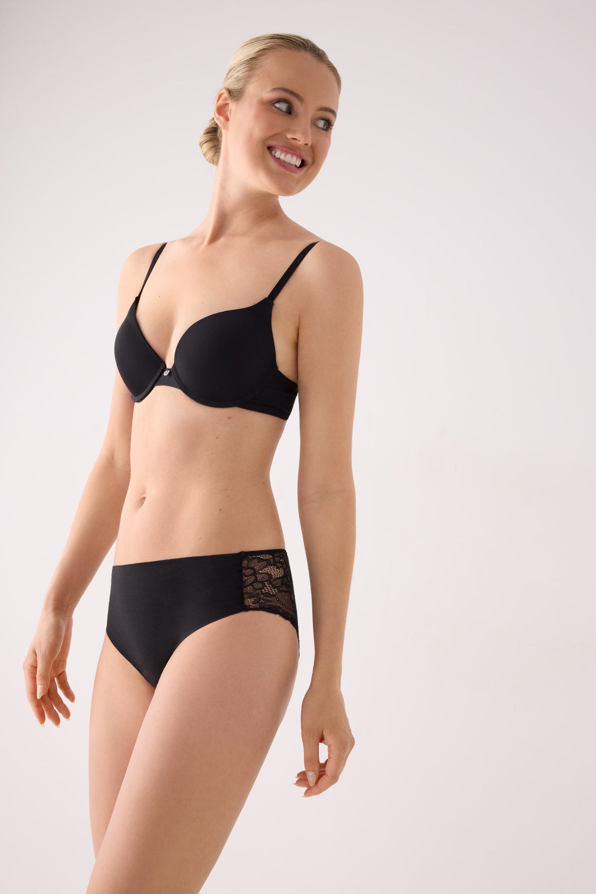 Culotte midi coton découpé au laser avec dentelle noir