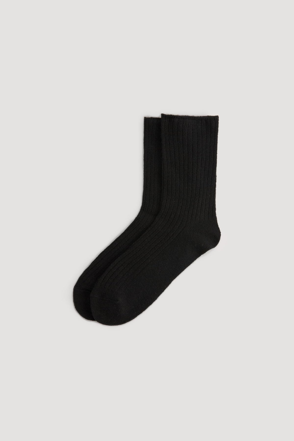 Calcetines de lana sin puño negro - Ysabel Mora