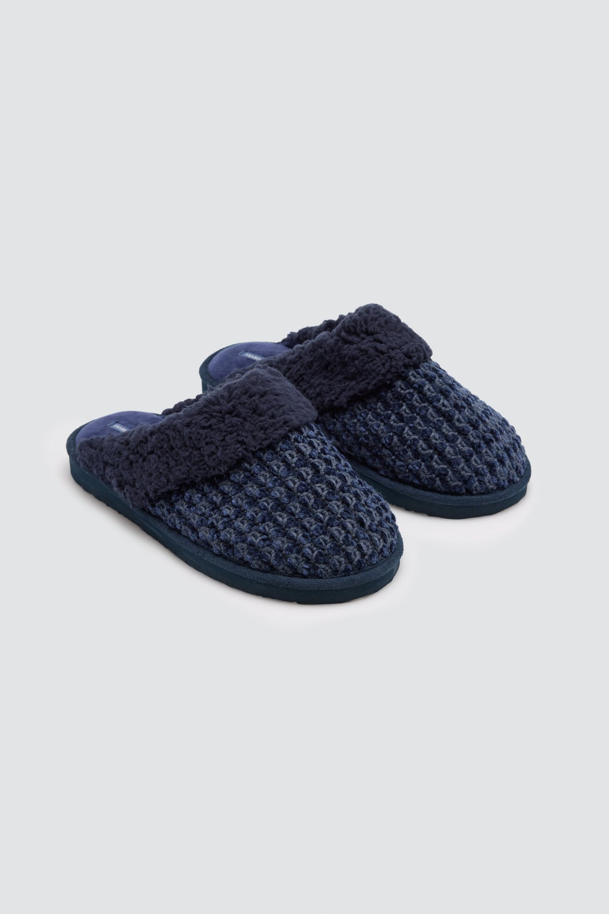 Chaussons homme bleu marine contrastés effet mouton et maille