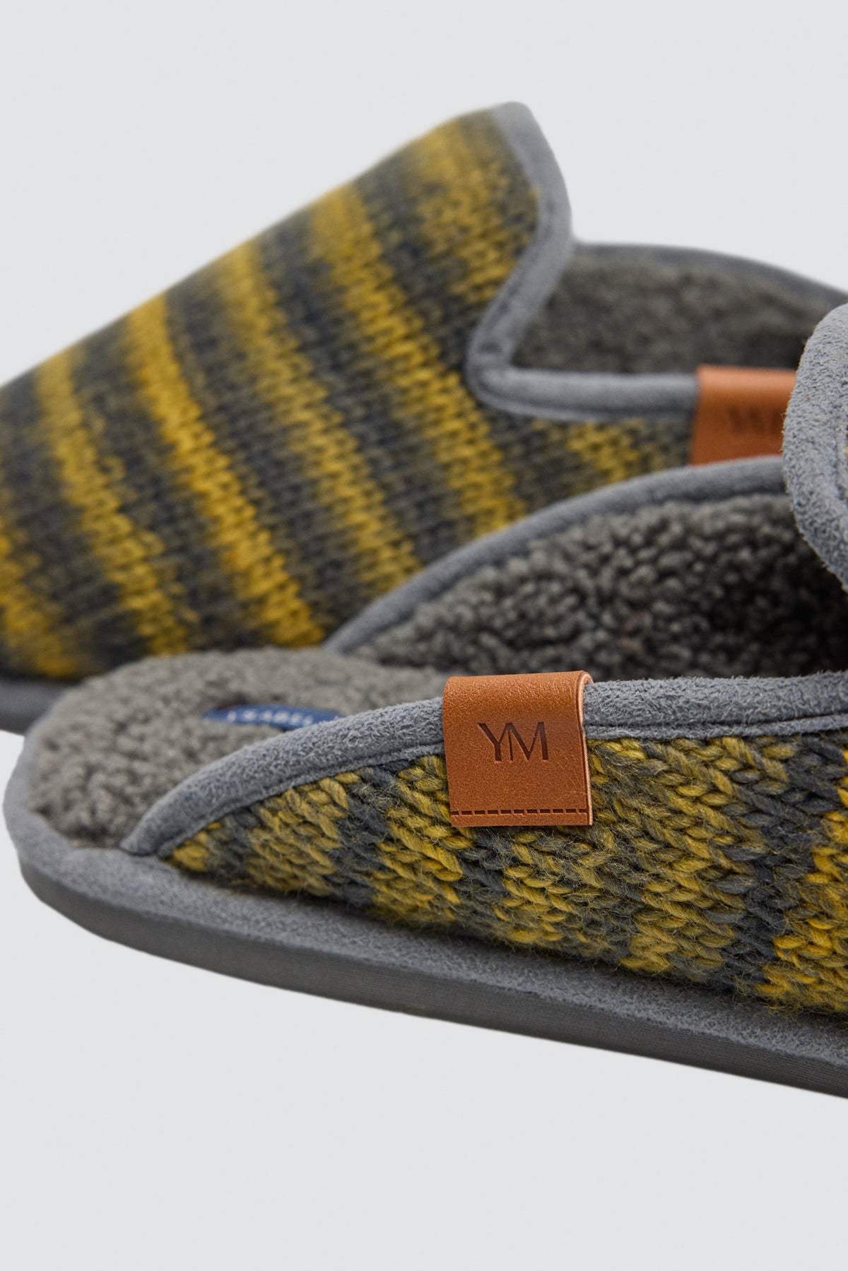 Chaussons homme en maille à rayures contrastées