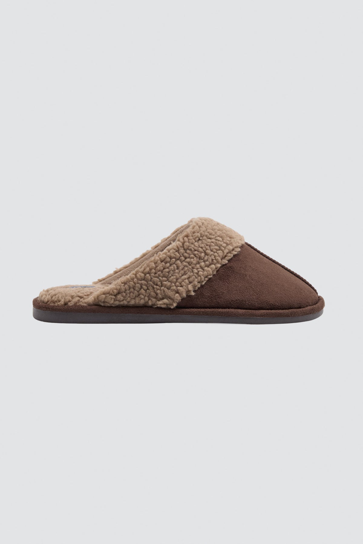 Chaussons homme marron ouverts au talon effet mouton