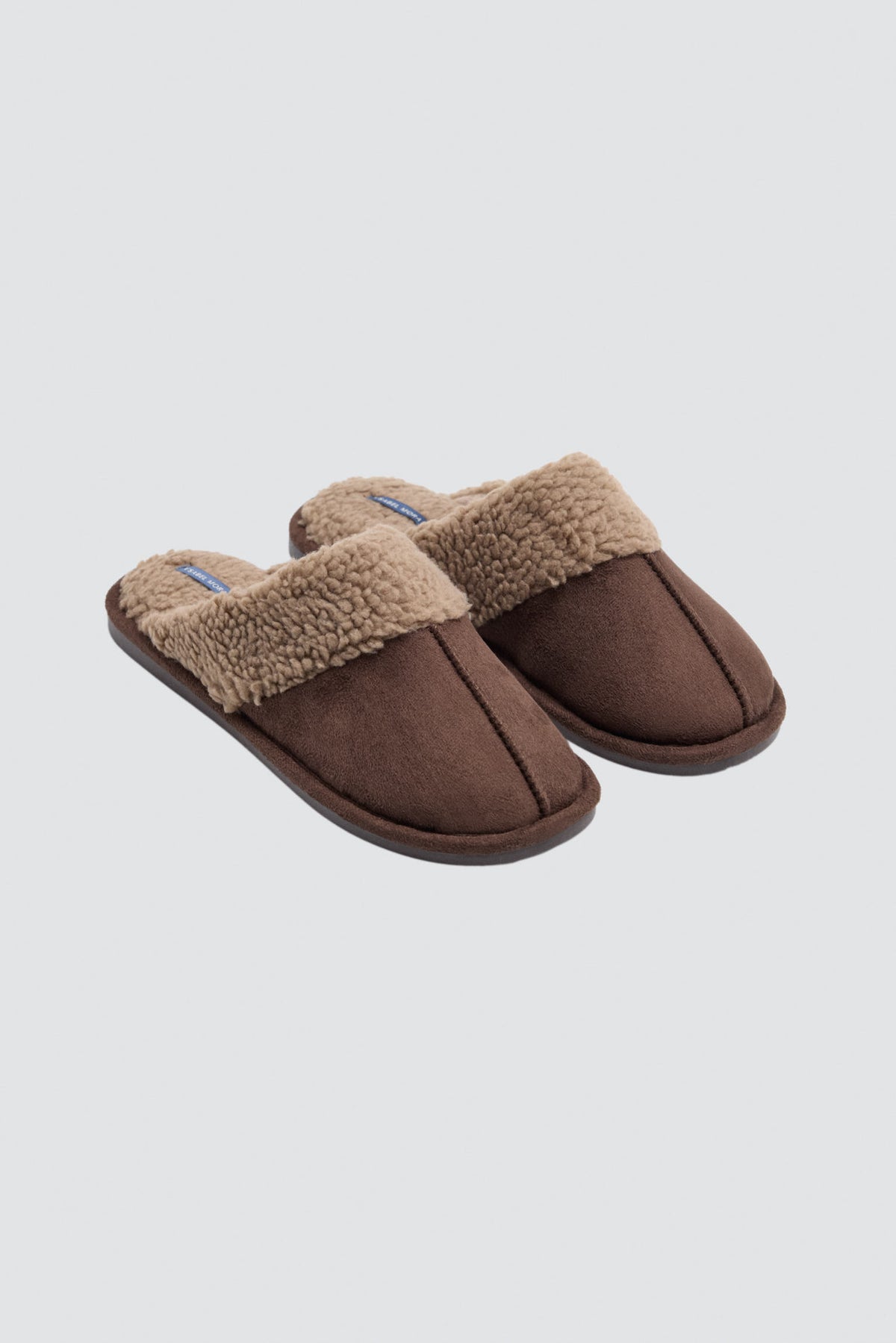 Chaussons homme marron ouverts au talon effet mouton