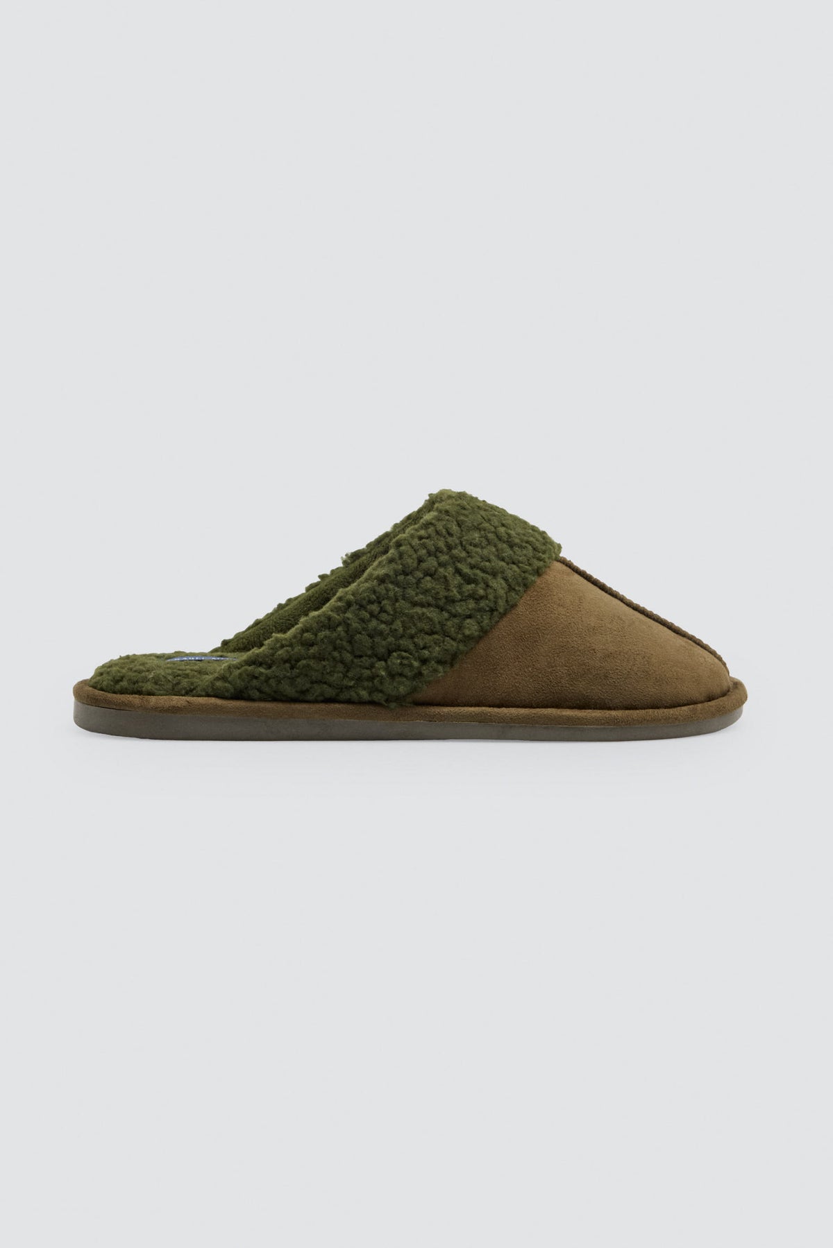 Chaussons homme verts ouverts au talon effet mouton