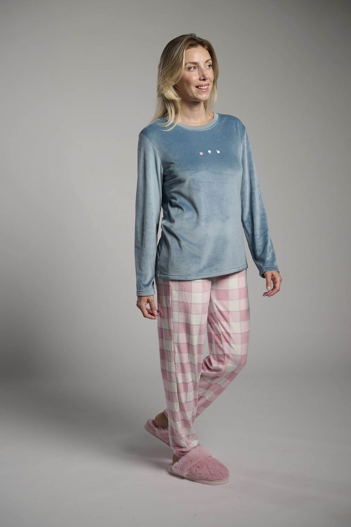 26218-pijama-largo-de-terciopelo-mujer-pantalon-cuadros