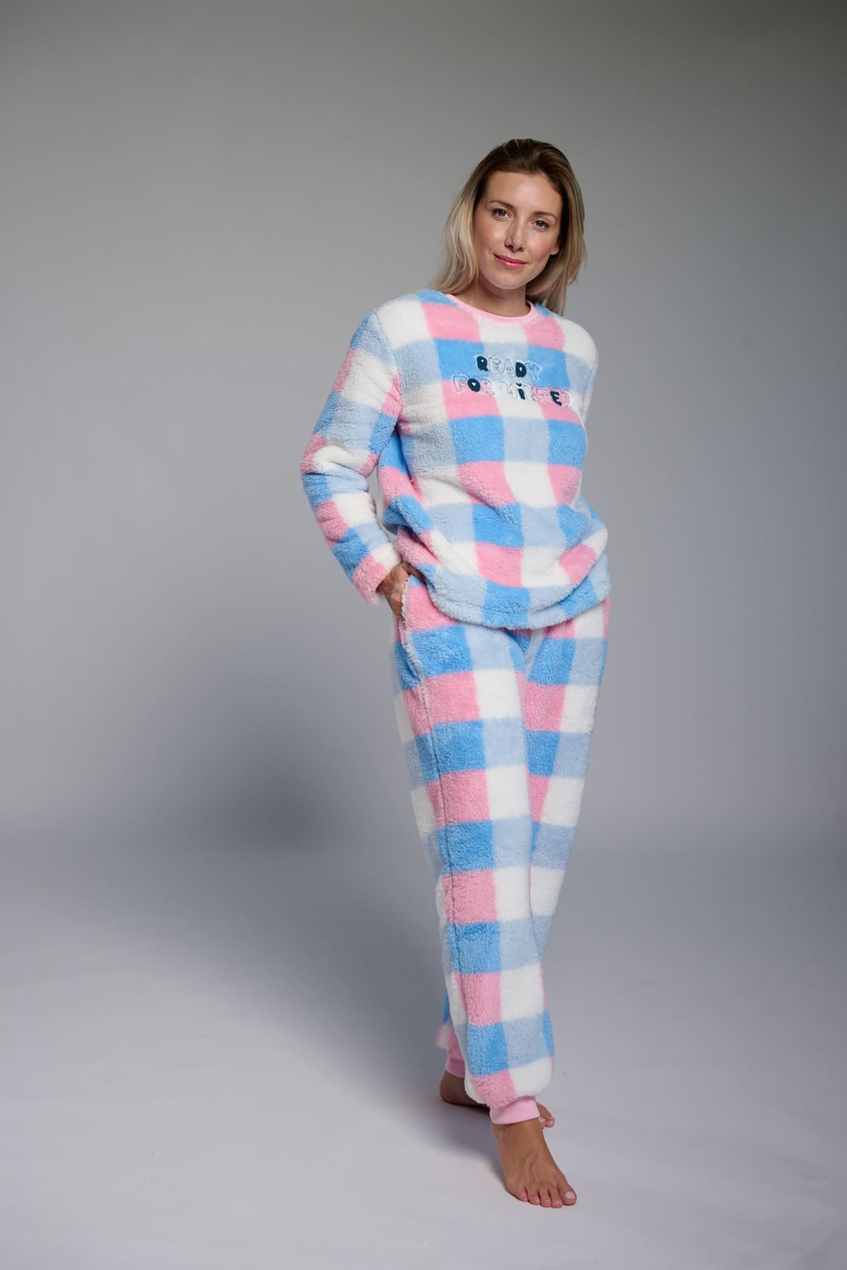 26232-pijama-largo-polar-borreguito-mujer-estampado-cuadros