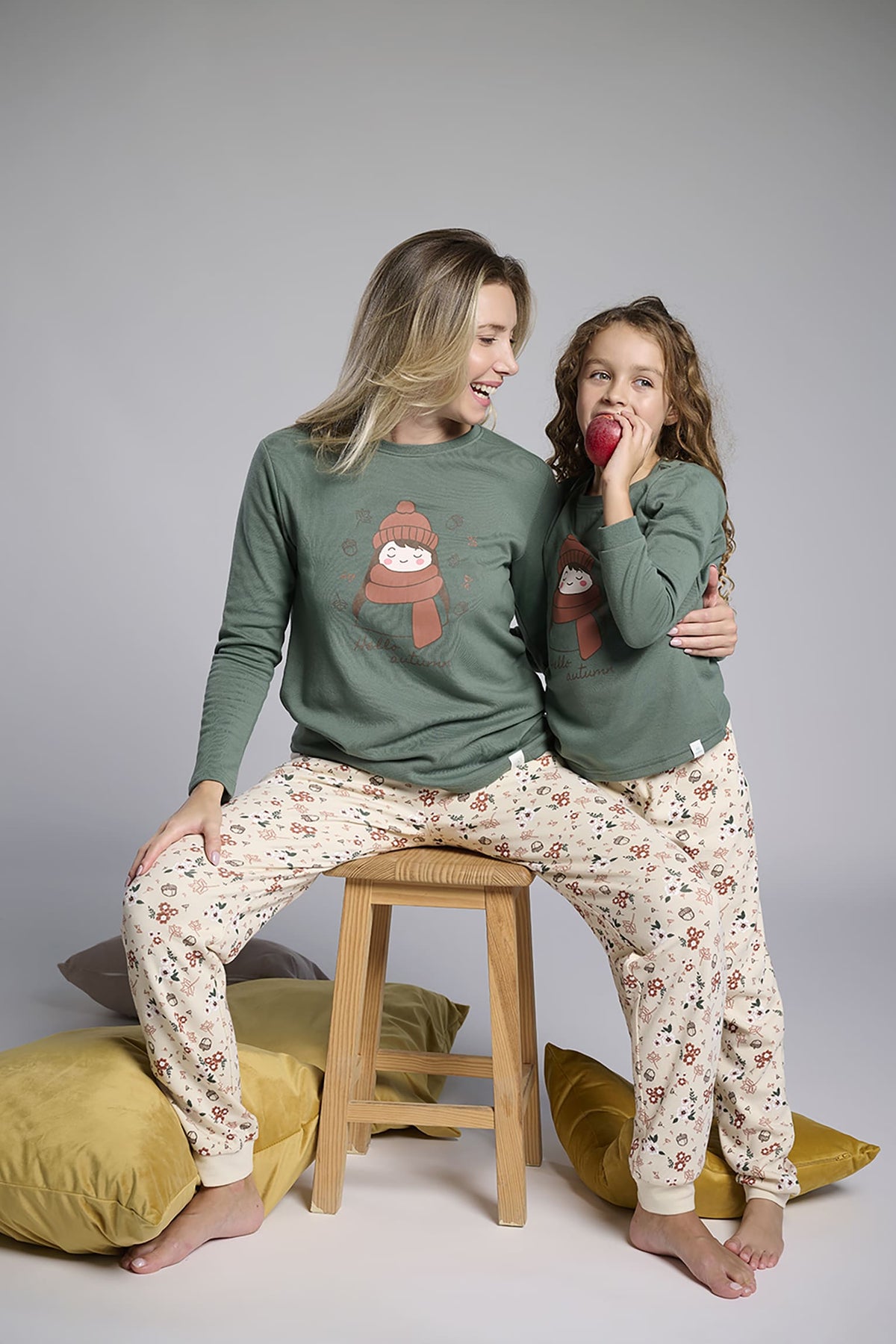 26233-pijama-largo-afelpado-mujer-estampado-otono-calido