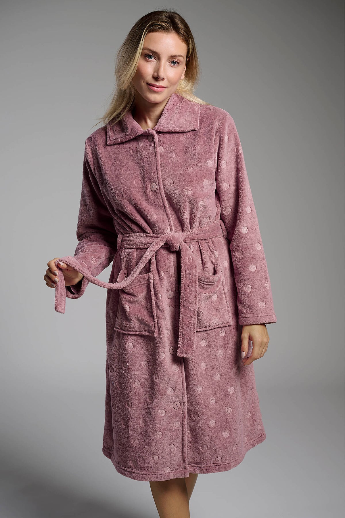 Bata midi de coralina polar rosa con lunares para mujer, ropa de casa cálida para otoño e invierno.