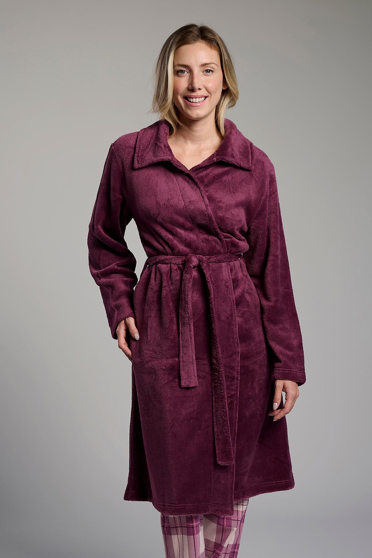 Bata midi de coralina polar granate para mujer, ropa de casa cálida para otoño e invierno.