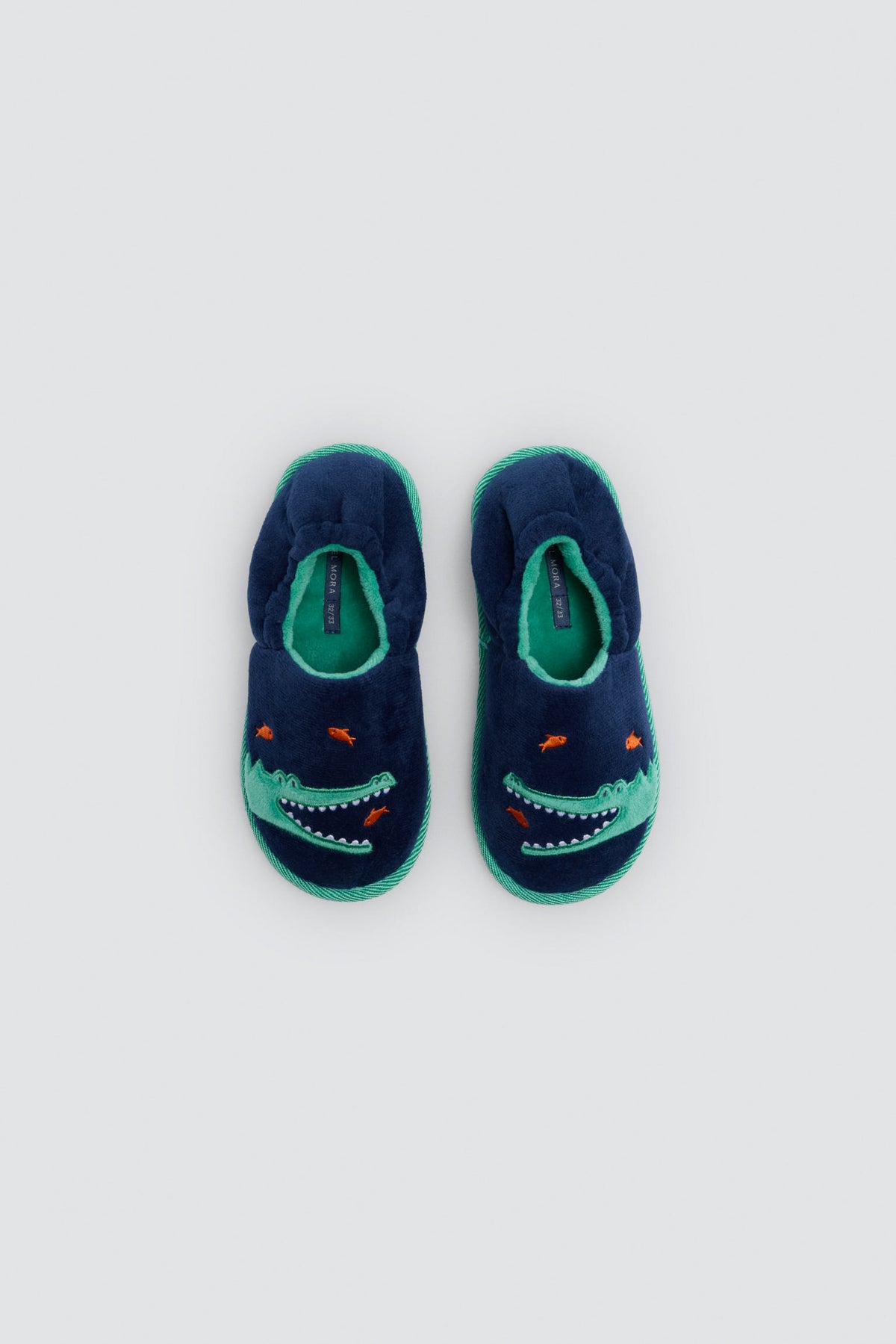 Chaussons fermés garçon motif crocodile
