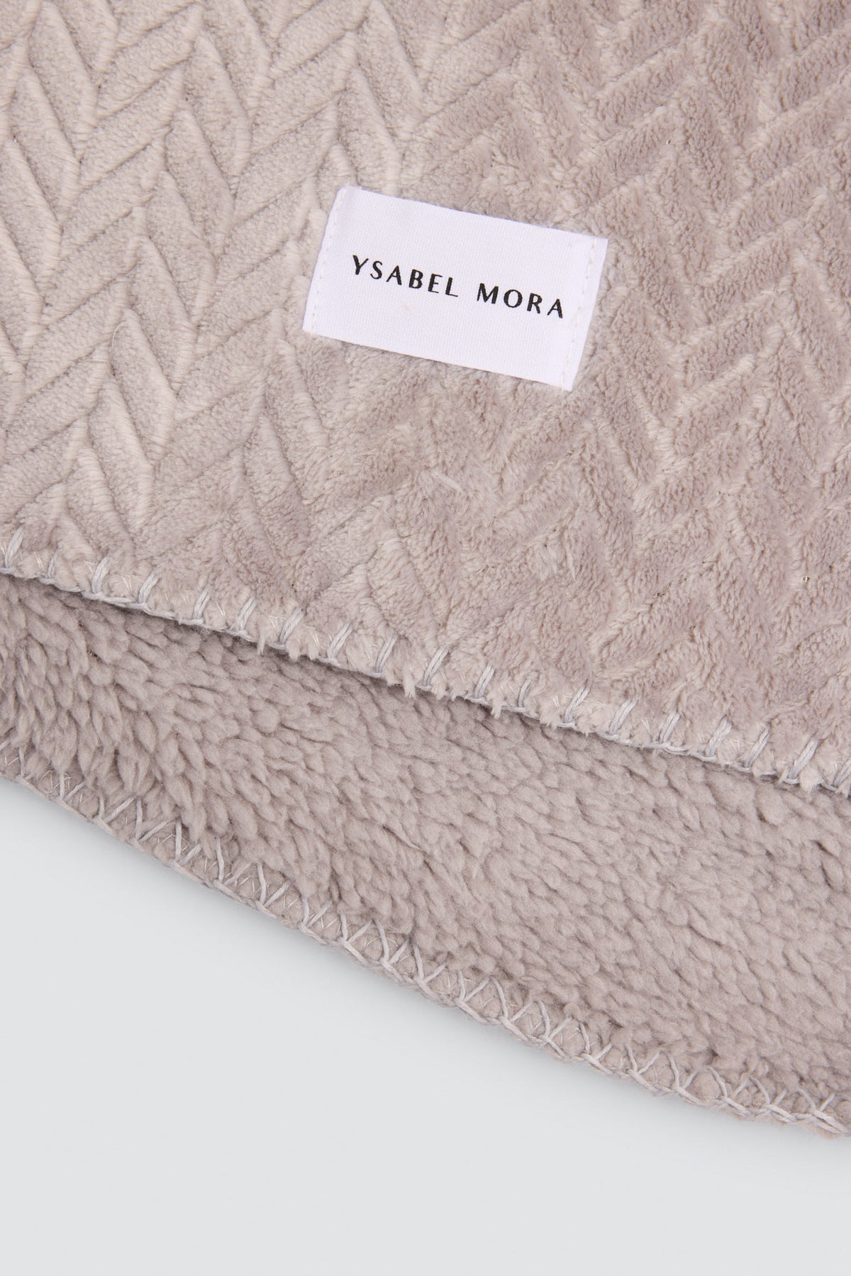 Plaid texturé gris effet mouton