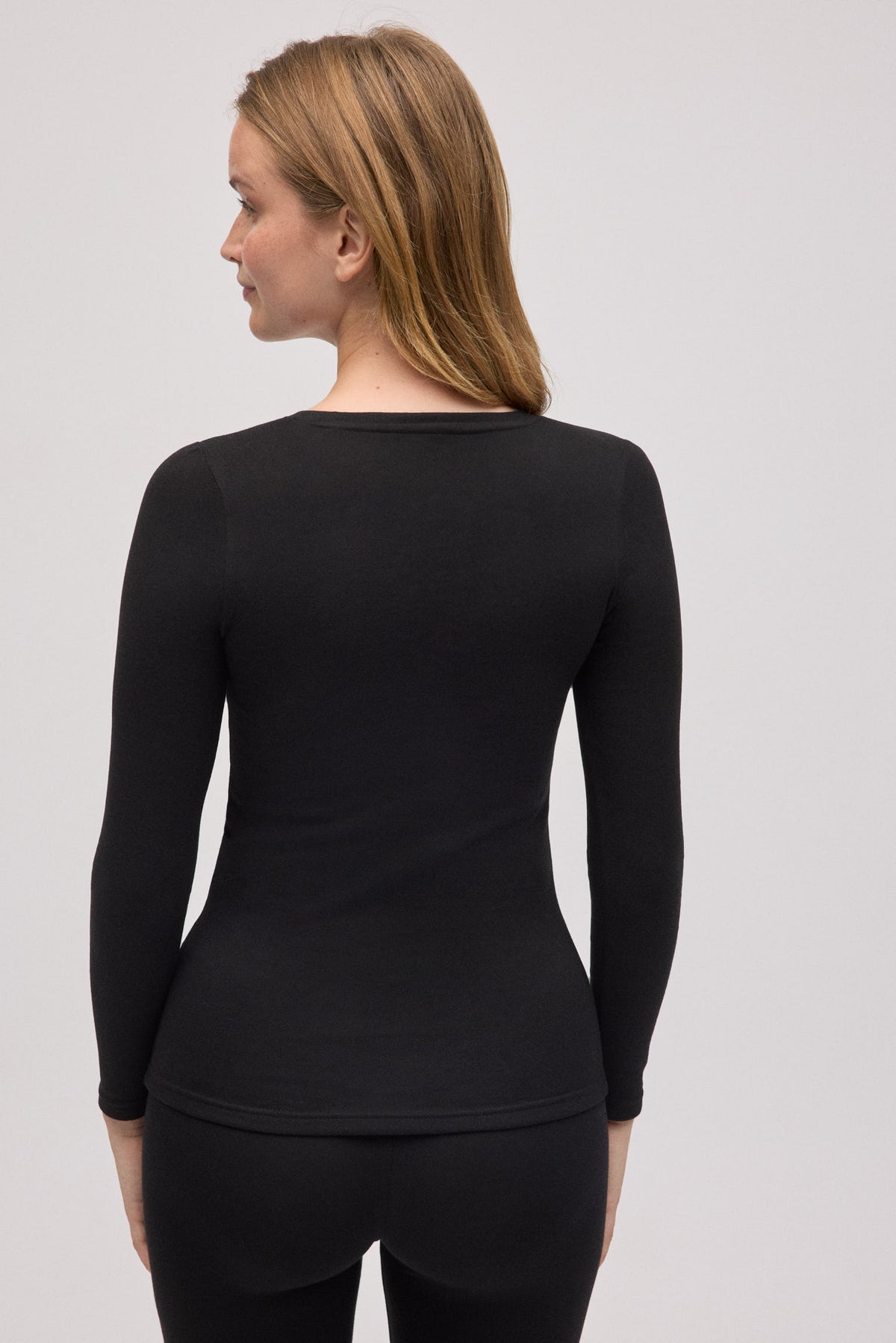 70036-2-camiseta-termica-mujer-extra-warm-ysabel-mora-negro