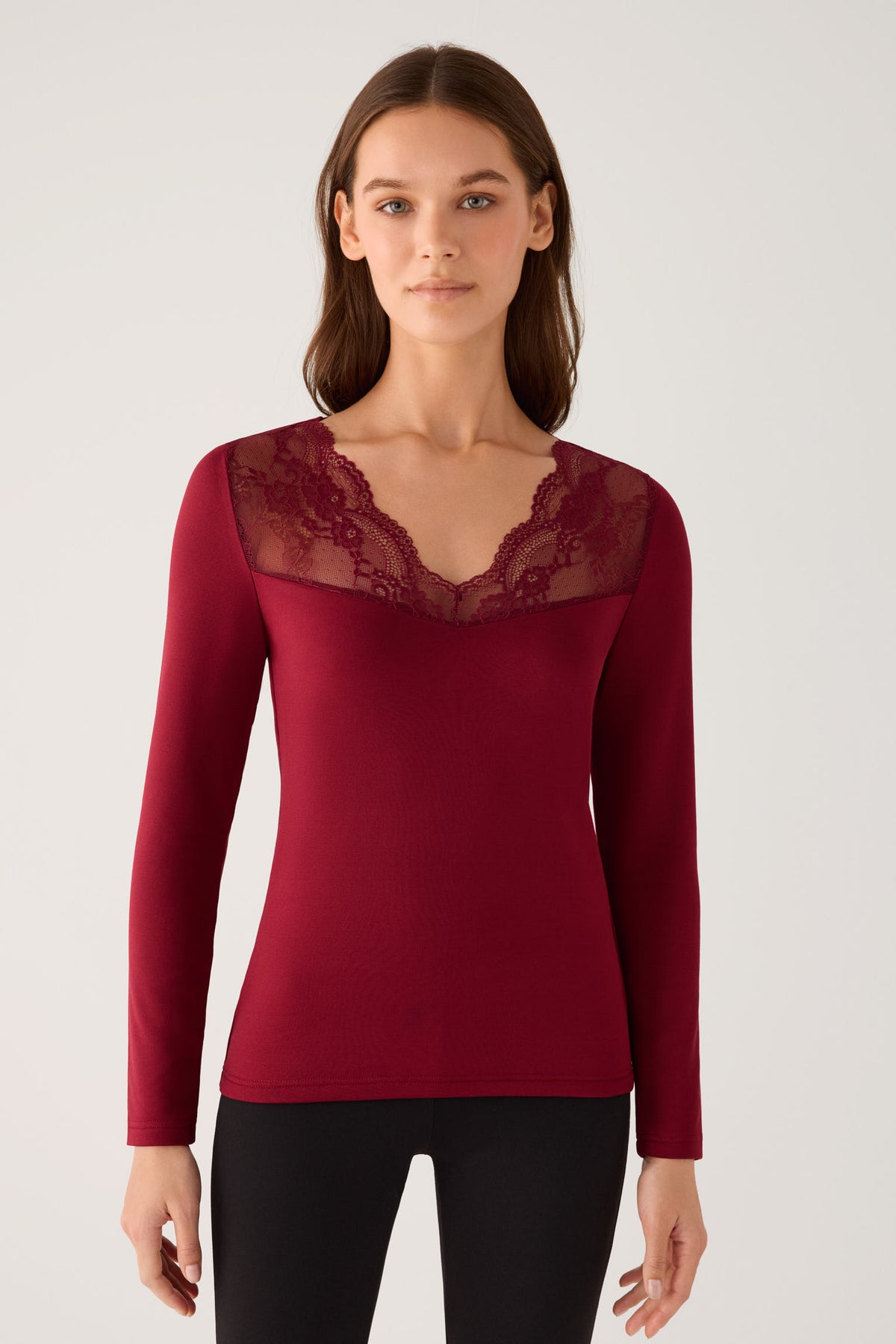 T-shirt thermique à manches longues et col en V pour femme, orné de dentelle bordeaux