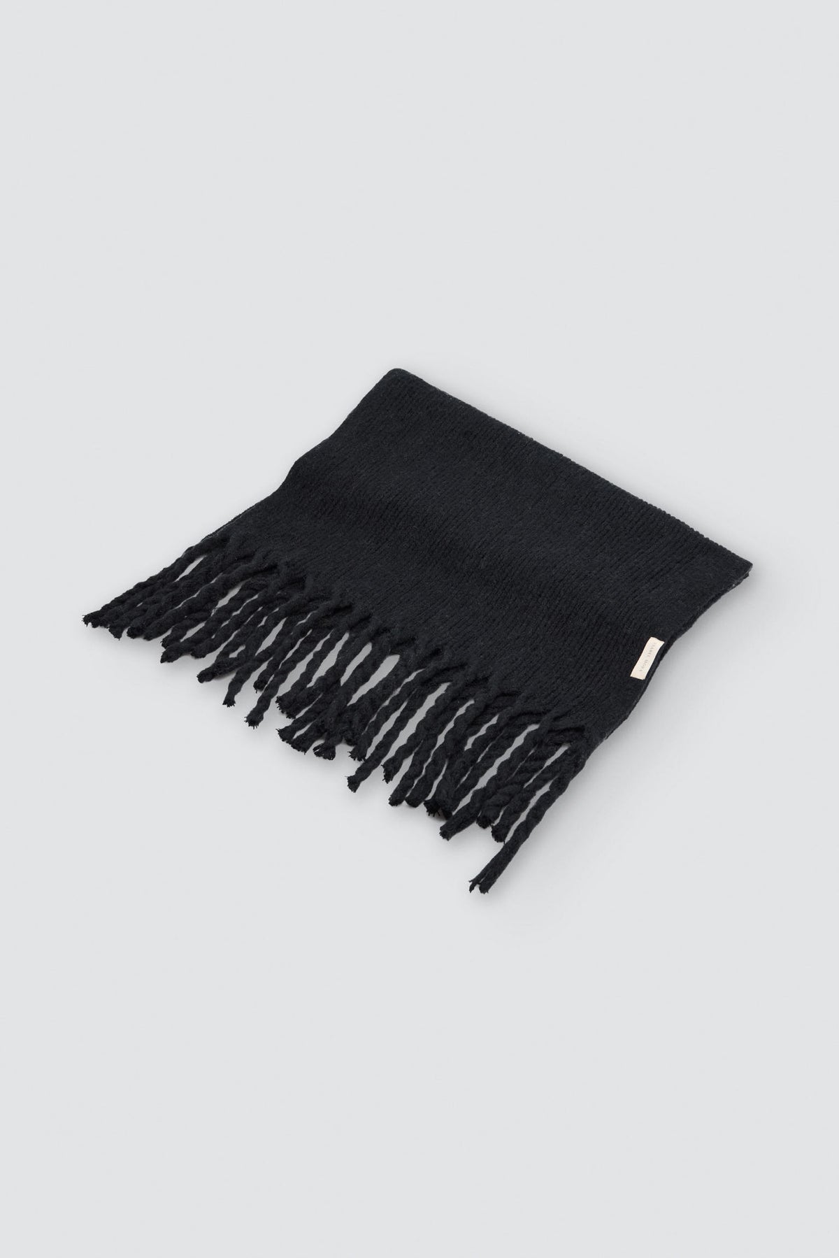 Écharpe femme côtelée noire avec franges