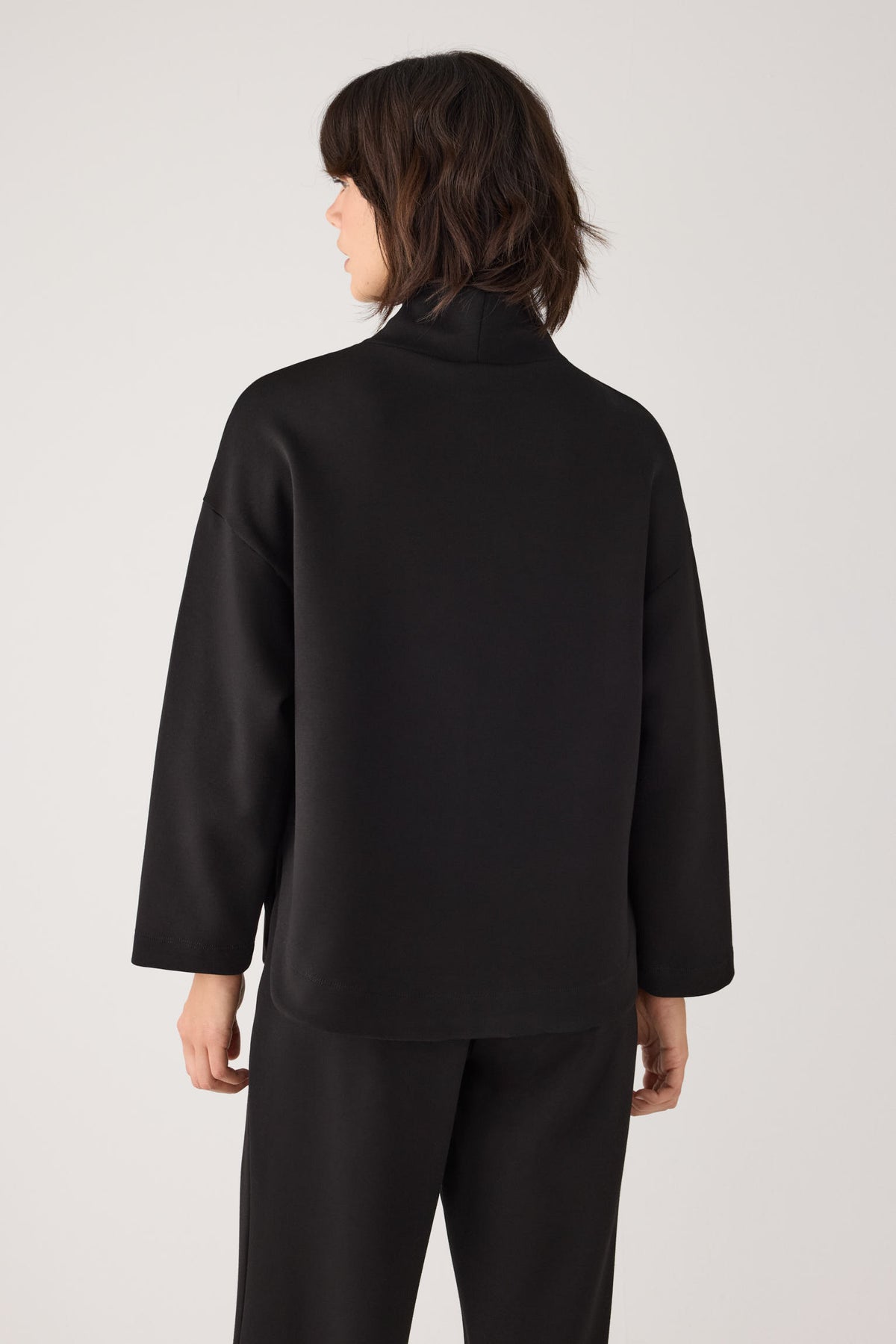 70753-black-jersey-comodo-afelpado-cuello-alto-cordones-negro