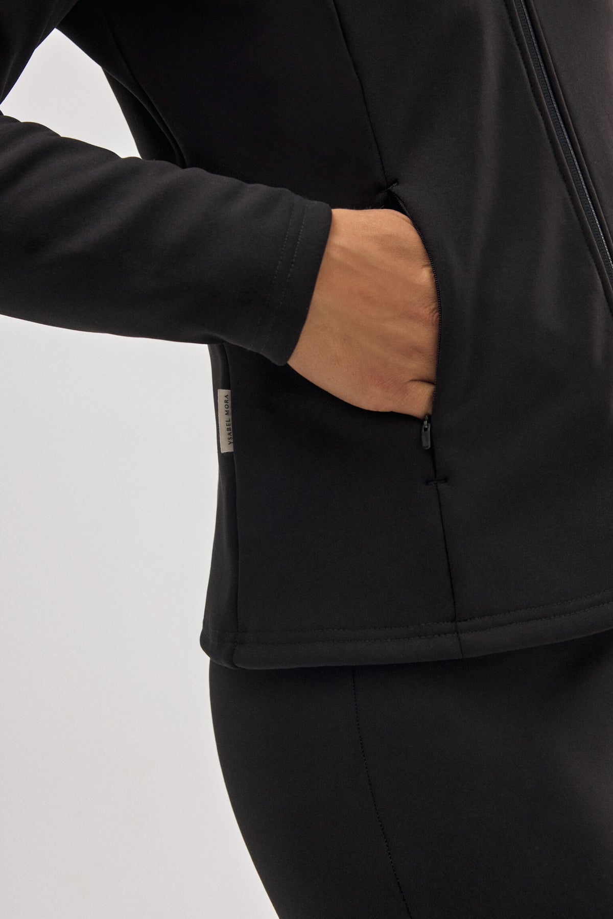 70913-6-chaqueta-termica-ajustada-deportiva-negro