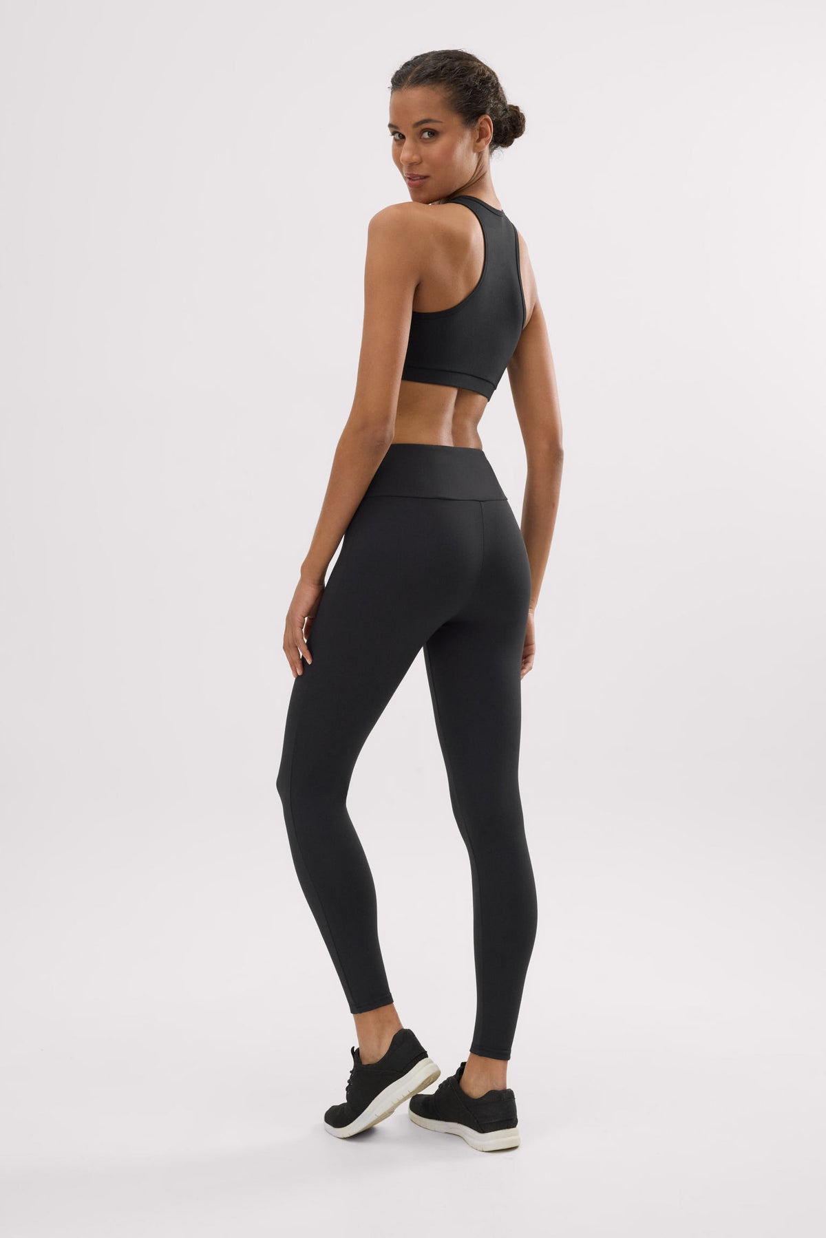 Leggings deportivos de tiro alto tacto algodonero negro - Ysabel Mora