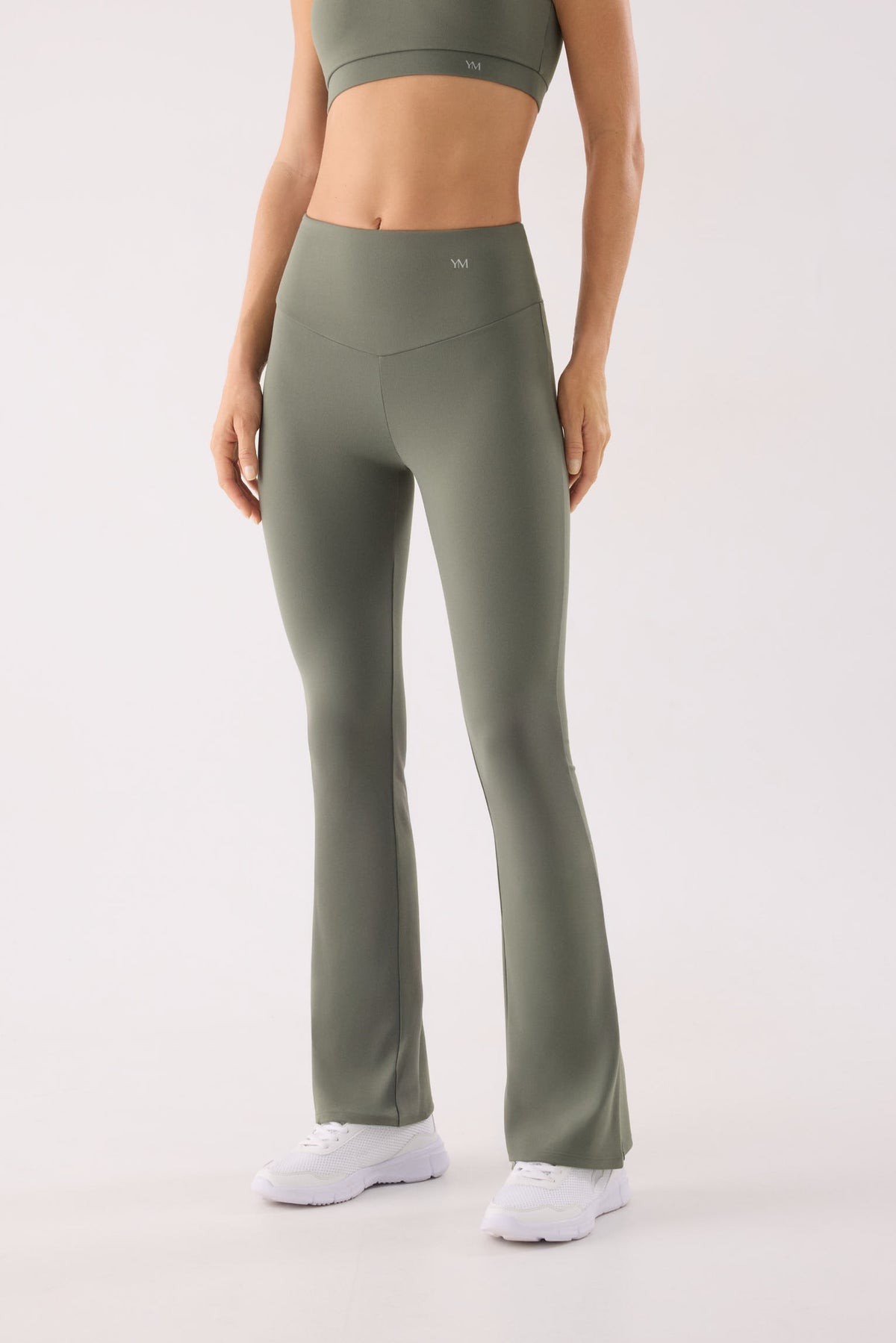 leggings deportivos acampanados tiro alto gimnasio vista principal en look deportivo bolsillo interior silueta flare