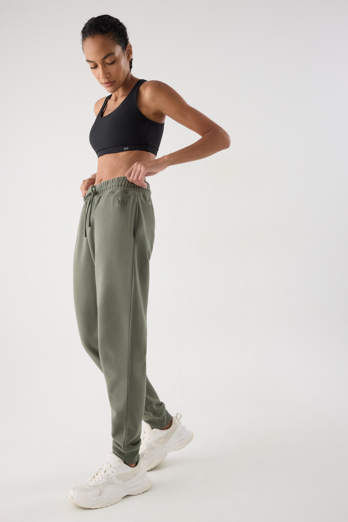 jogger deportivo mujer Slowloom detalle ajuste silueta patrón relajado para el día a día