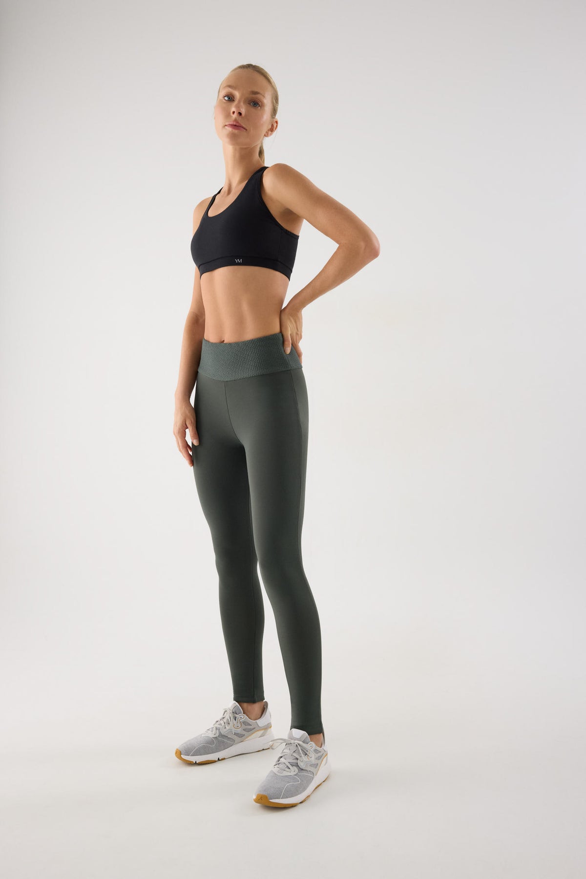 leggings deportivos térmicos pitillo tiro alto termicos oscuro detalle ajuste silueta calidad ultra termicos para entrenar con frío