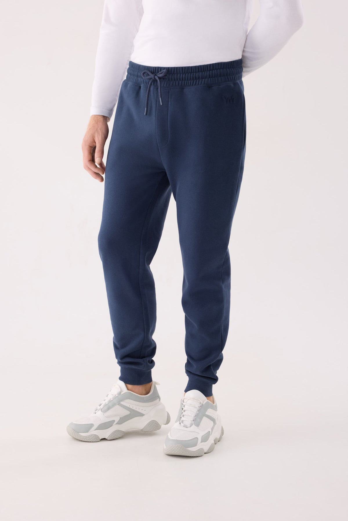 jogger deportivo para hombre Slowloom en deep navy vista principal en look deportivo corte cómodo para el día a día