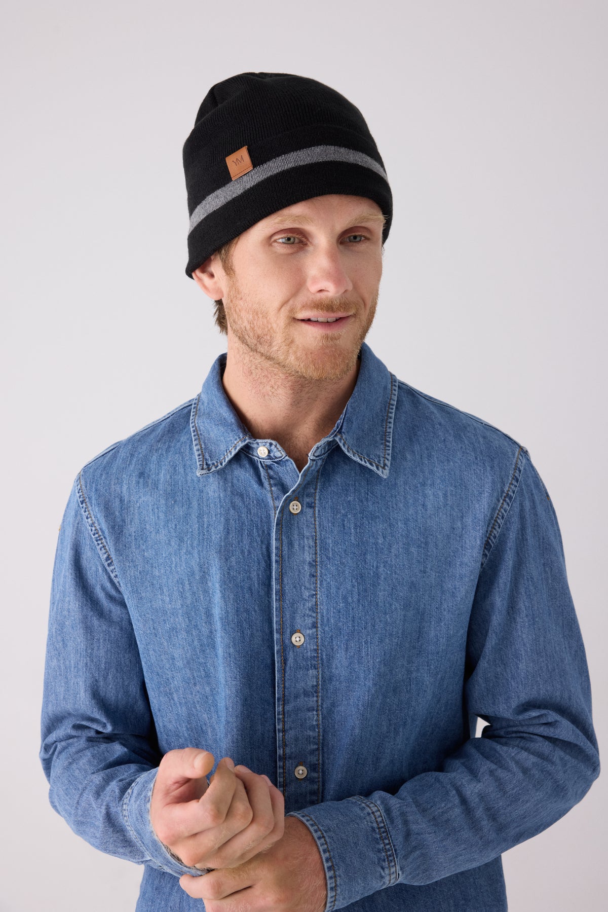 Bonnet homme en maille rayée noir avec doublure polaire