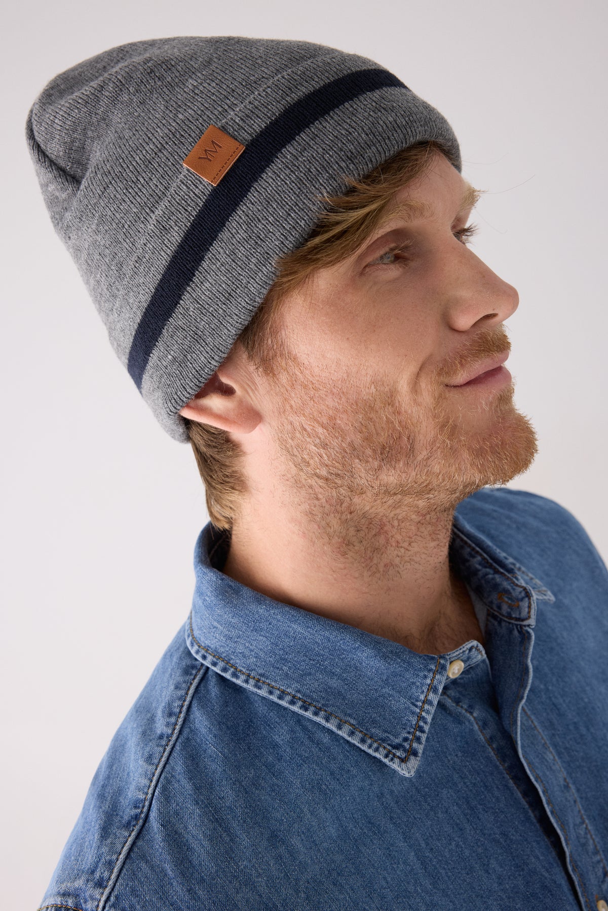 Bonnet homme en maille rayée gris avec doublure polaire