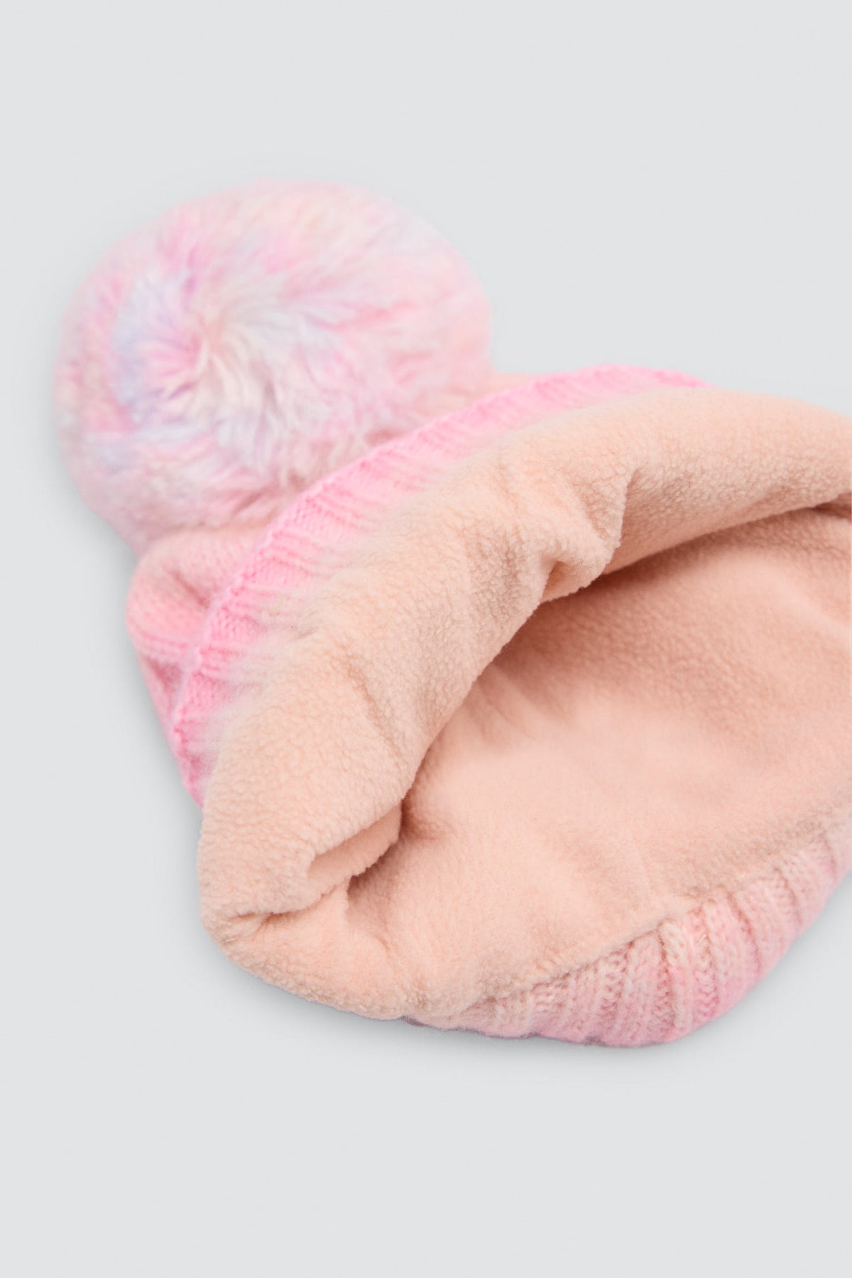 Bonnet fille en maille multicolore à pompon avec doublure polaire