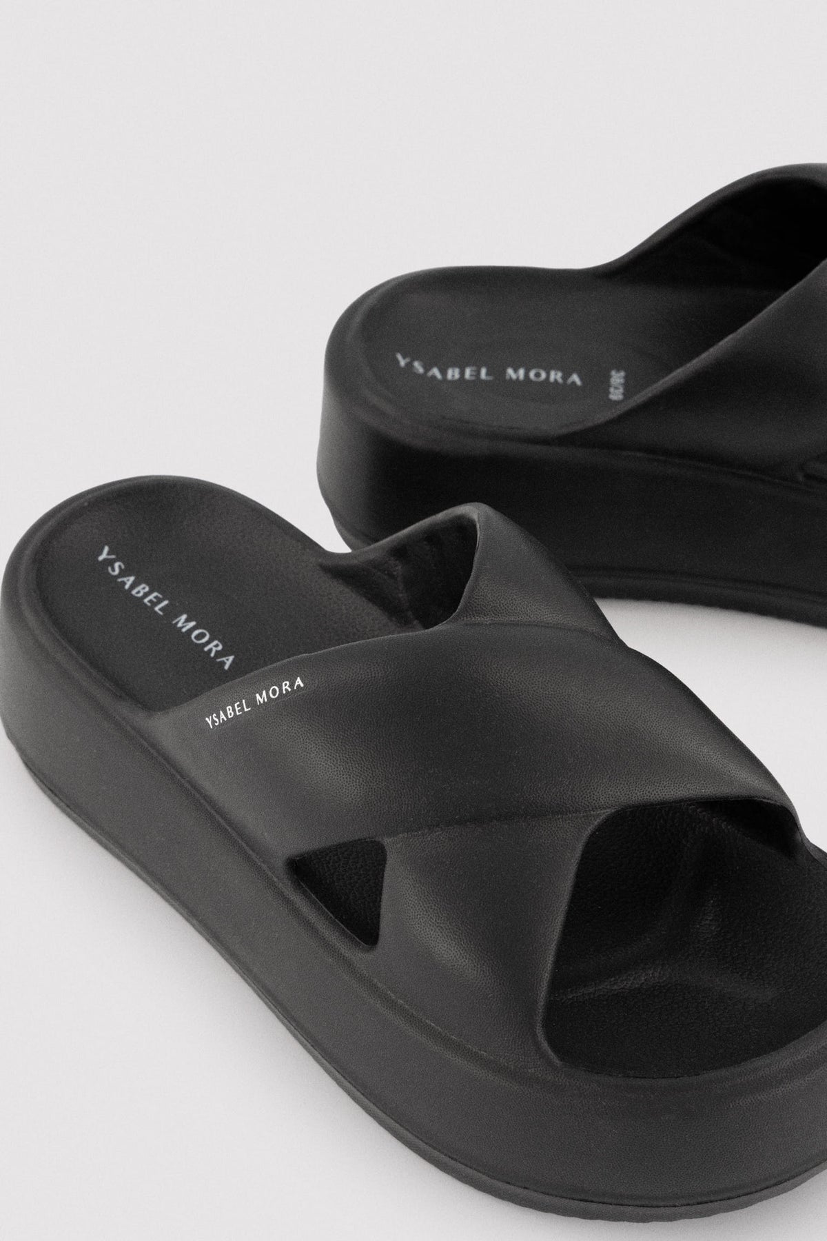 86287-negro-chanclas-de-playa-con-plataforma-antideslizantes-ligeras-extra-comfort-negras-ysabel-mora