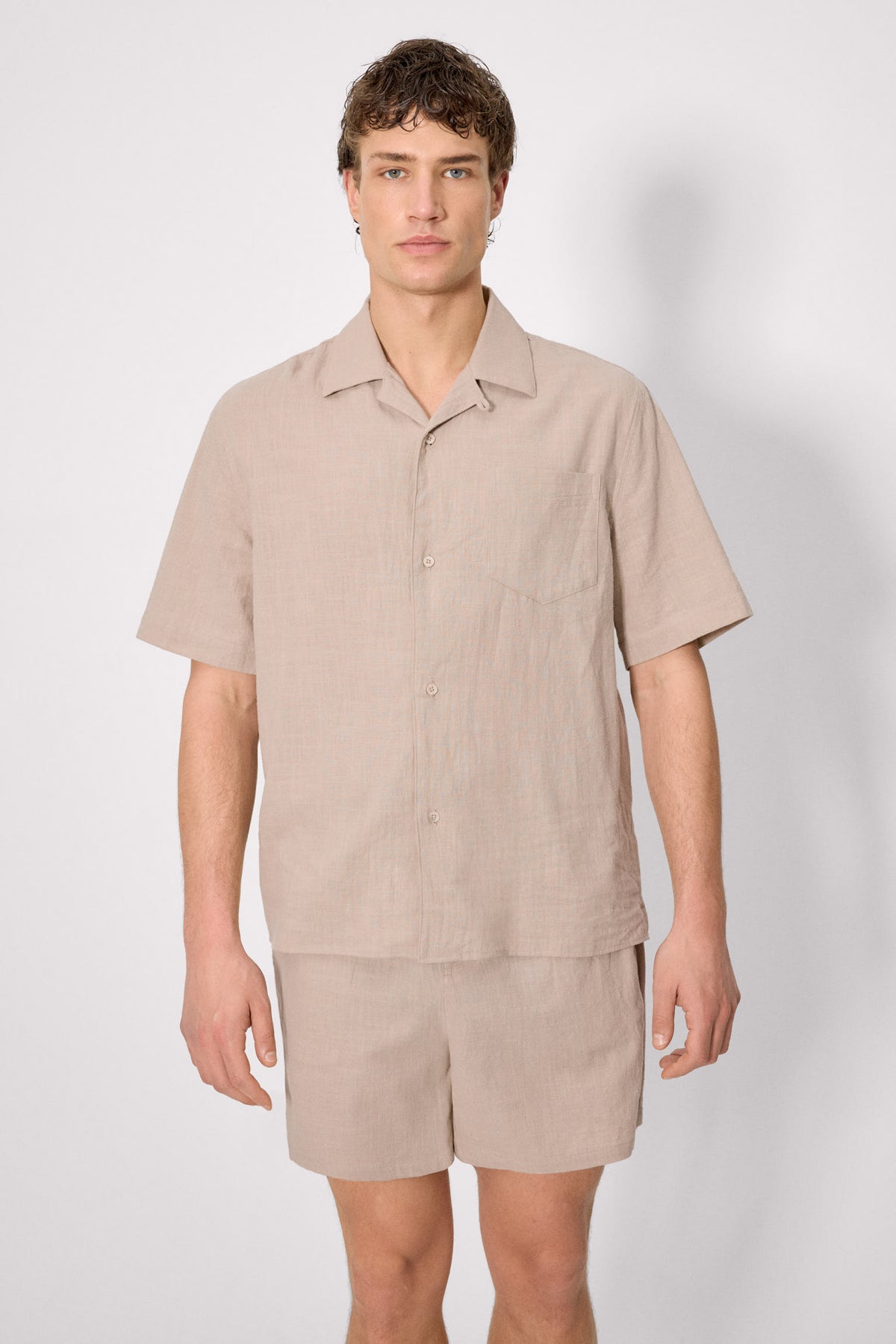 Camisa manga corta abotonada efecto lino topo - Ysabel Mora