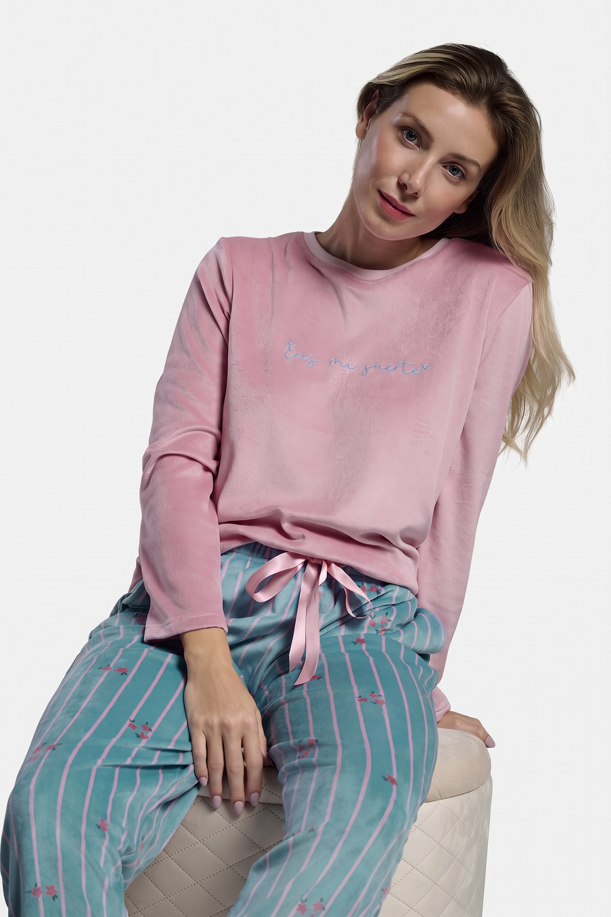 Pyjama long femme velours haut rose et pantalon imprimé