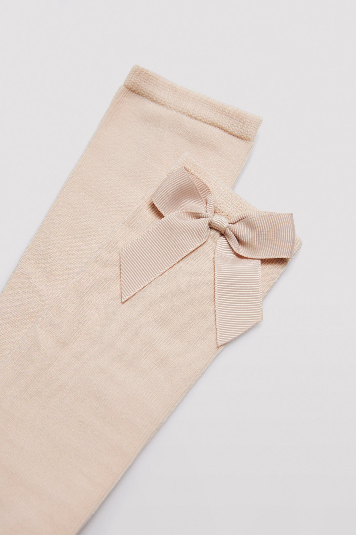Chaussette longue pour enfant avec détail nœud beige