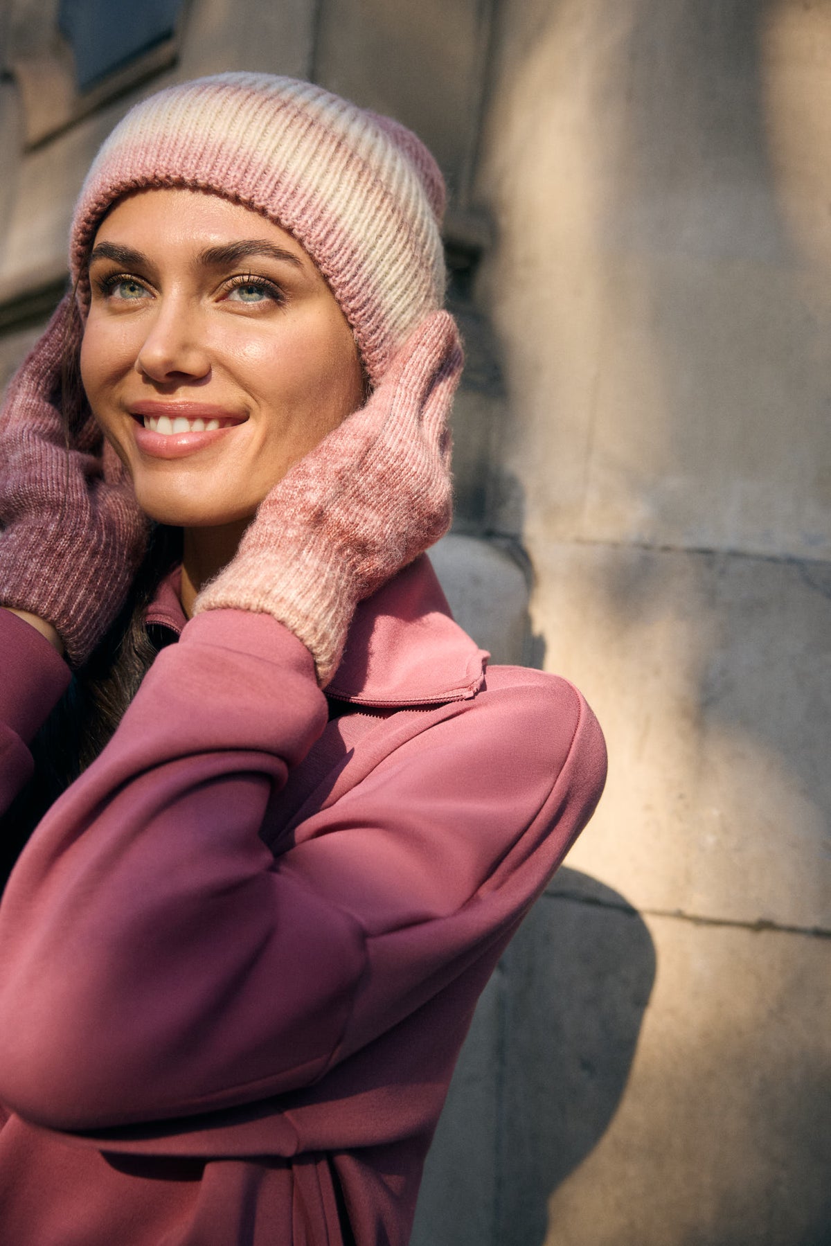 Ensemble bonnet et gants en maille dégradée pour femme