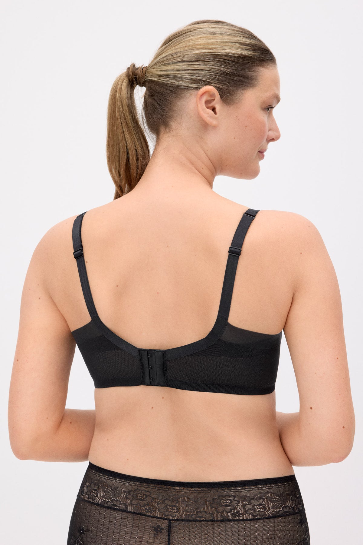 10156-2-sujetador-capacidad-con-aro-con-relleno-mary-negro-special-you-paula-echevarria