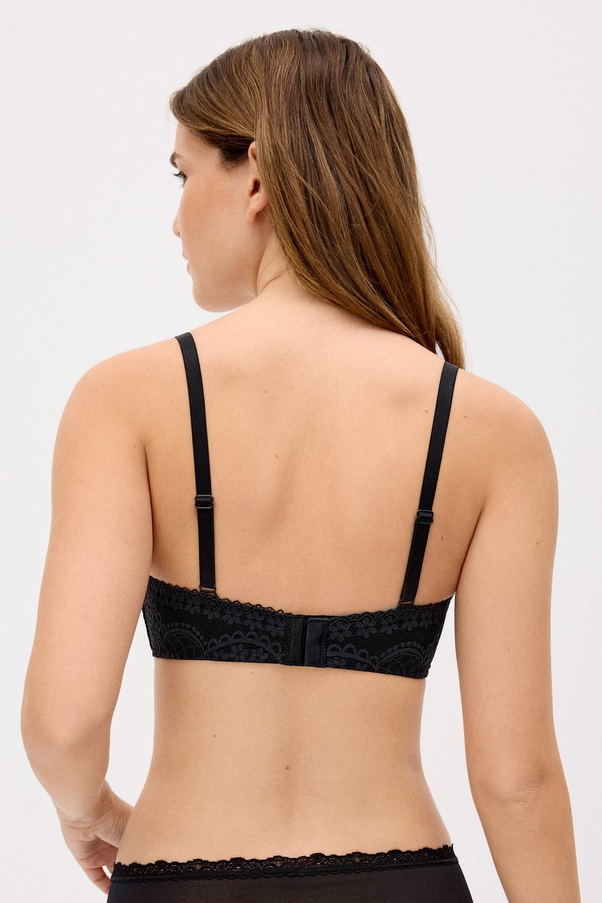 10803-2-sujetador-sin-aro-con-relleno-con-encaje-negro-sunkissed-paula-echevarria