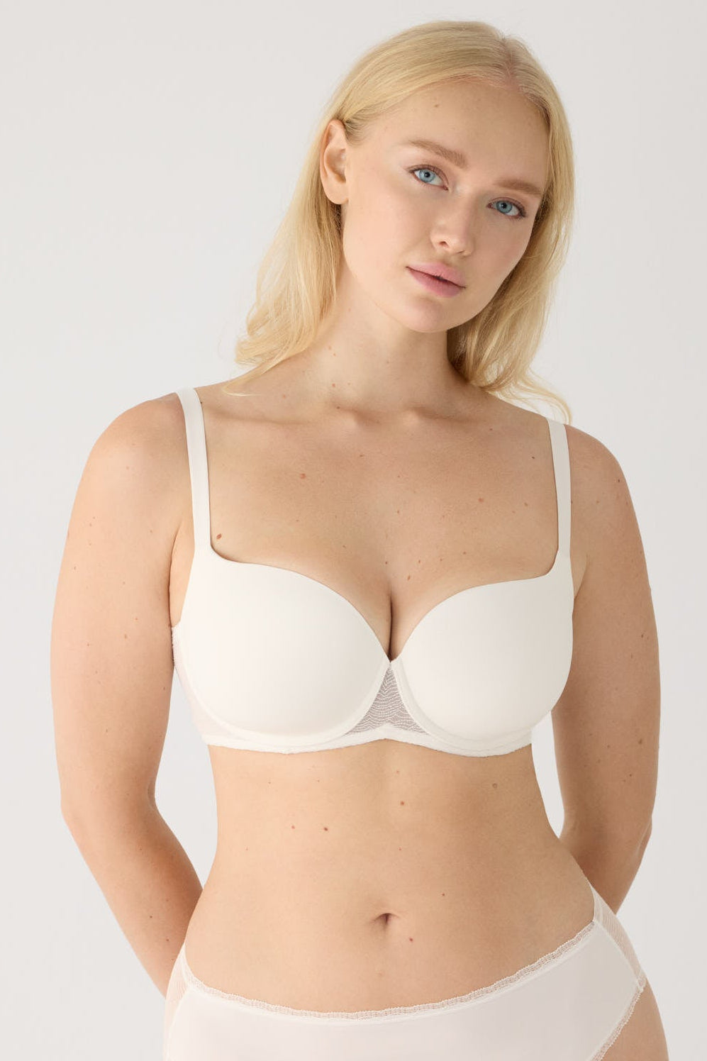 Soutien-gorge emboîtant ivoire à armatures rembourré avec tour texturé