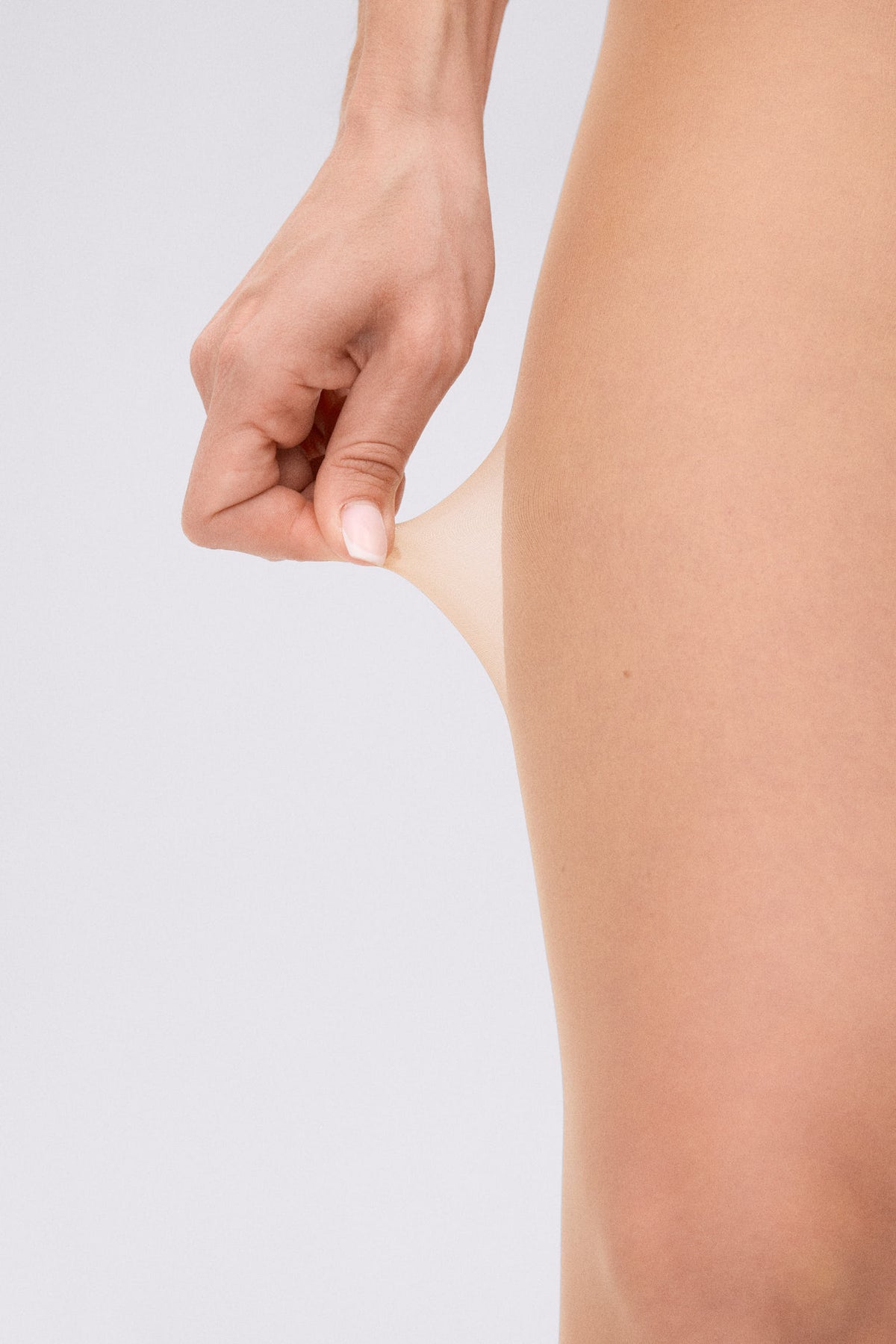 Panty irrompible 10 denier natural - Ysabel Mora